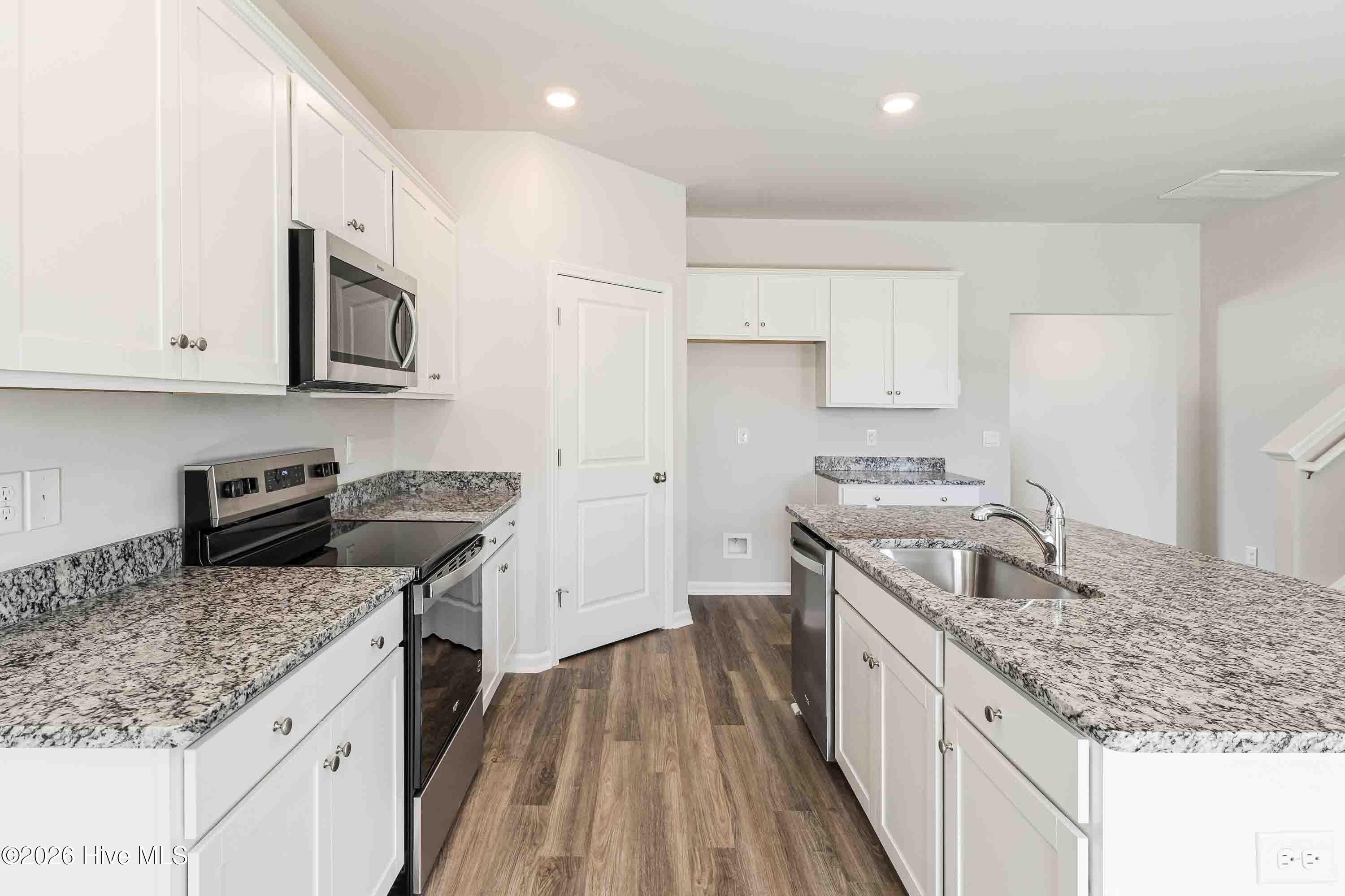 100564191 | Photo 10