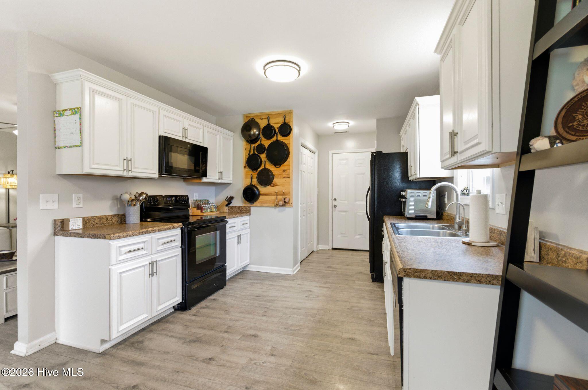 100563637 | Photo 13