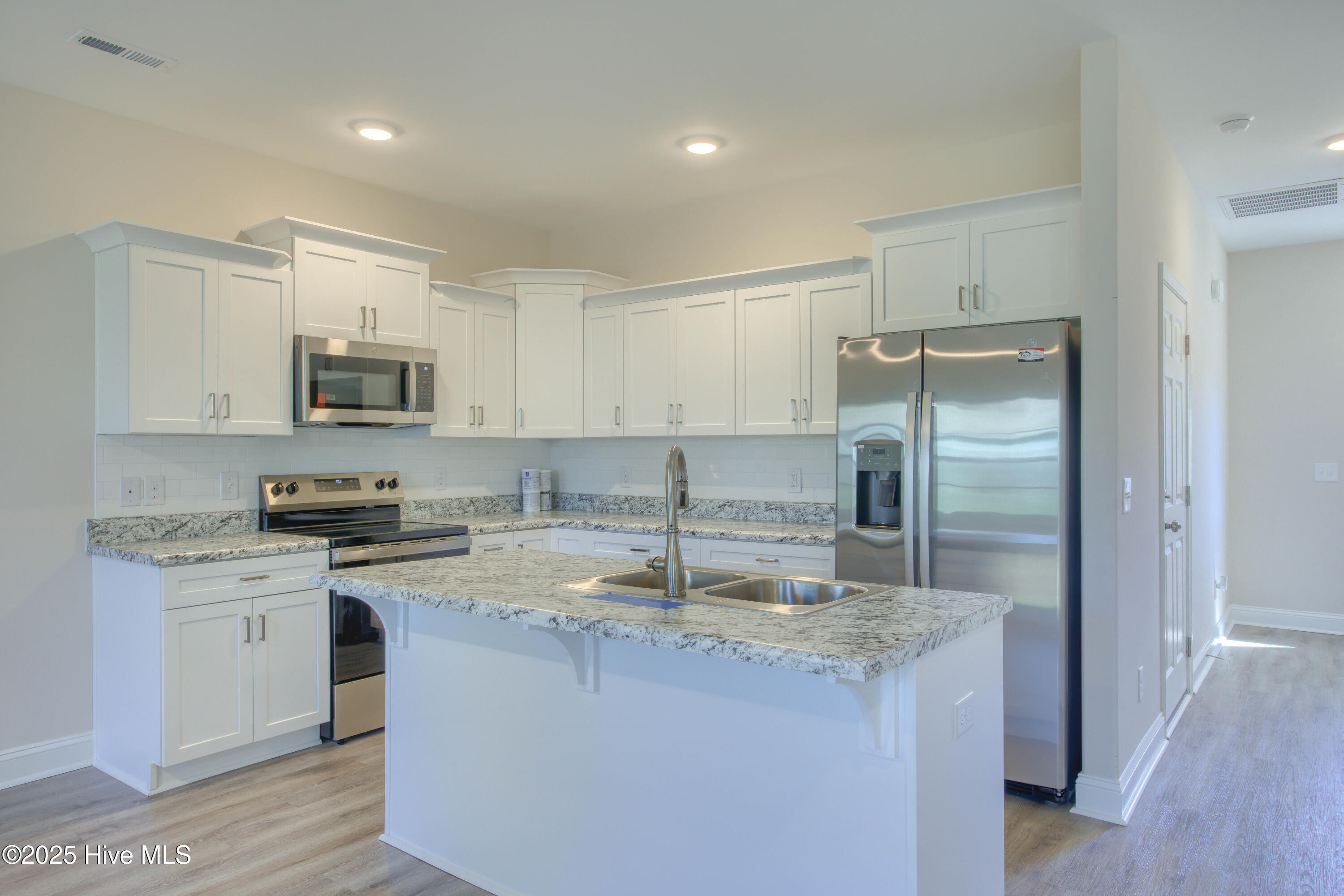 100495084 | Photo 12