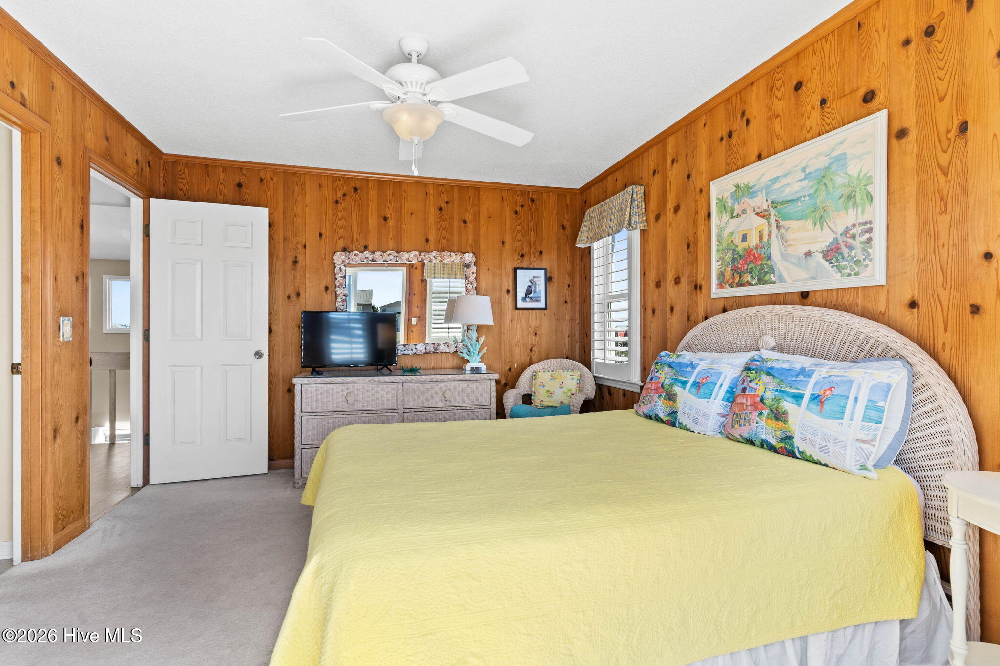 100566537 | Photo 36