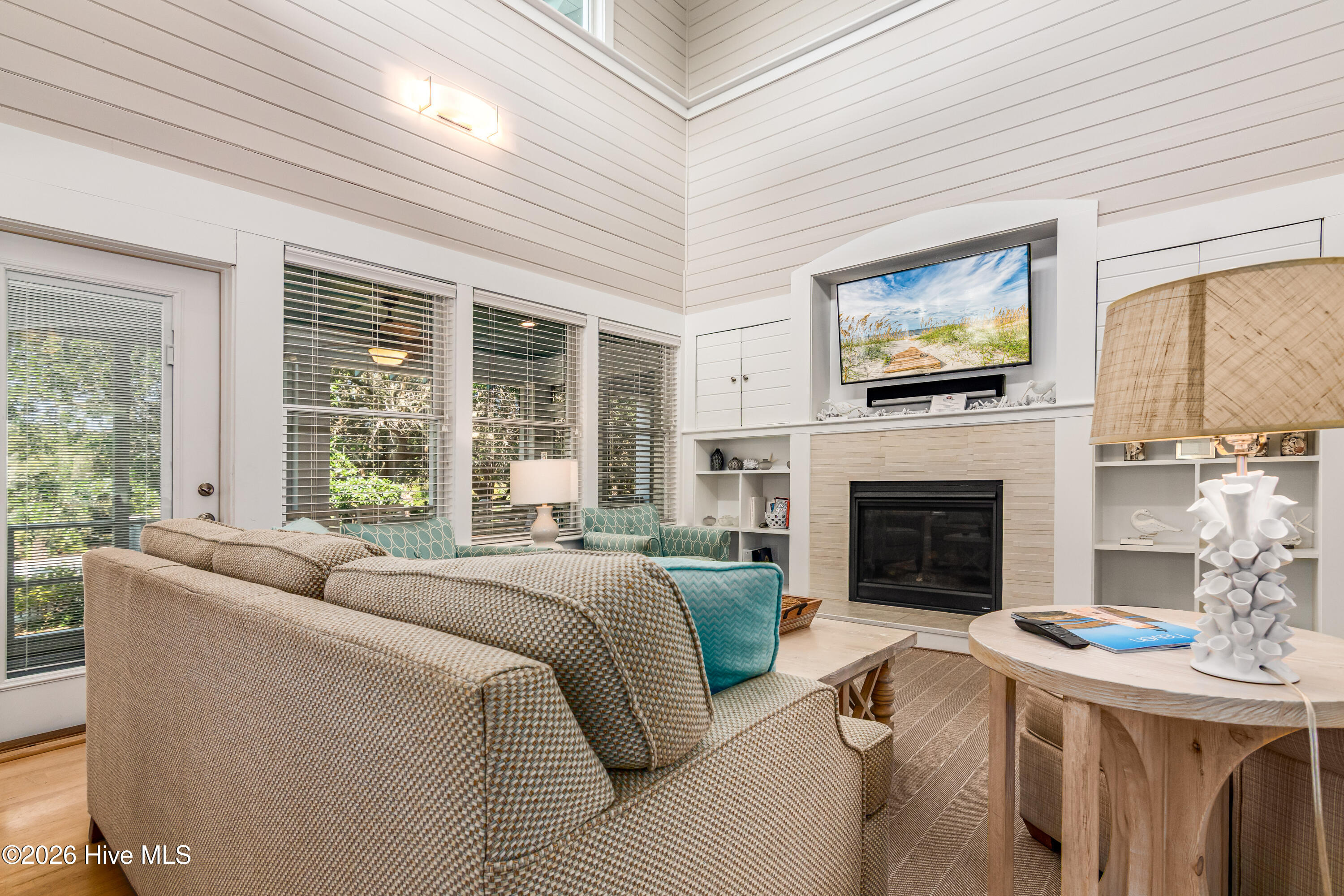 100565822 | Photo 18