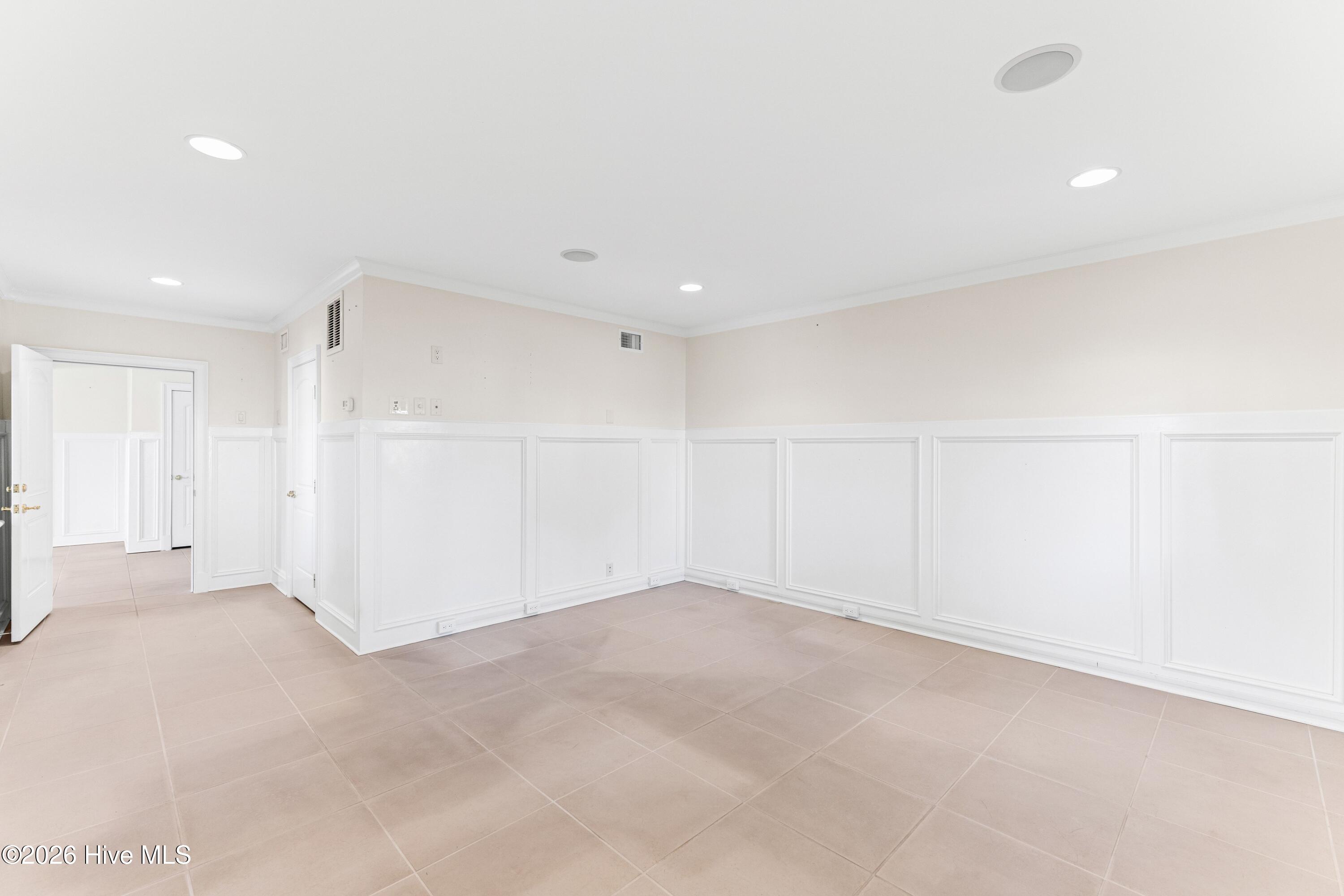 100557099 | Photo 44