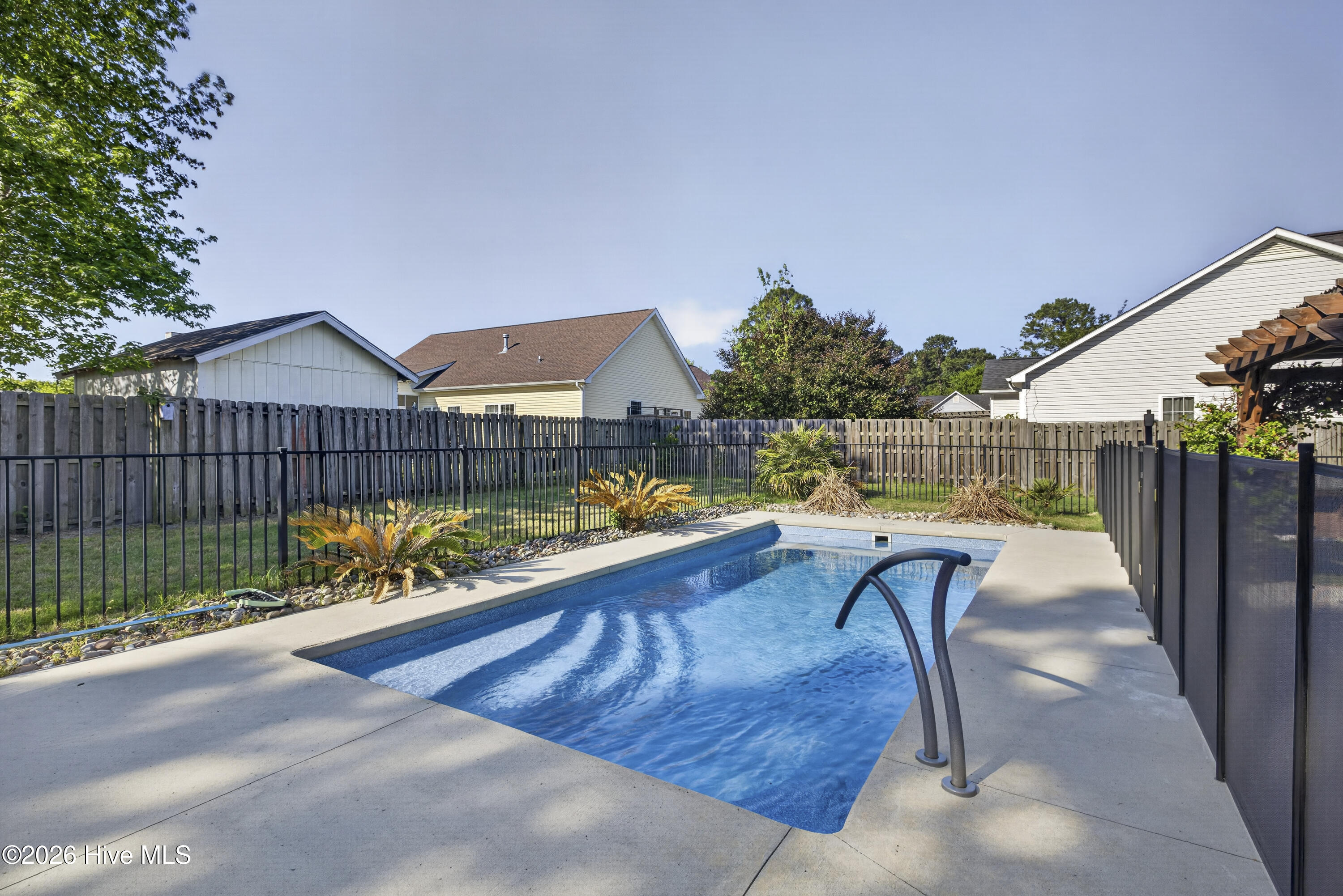 100568546 | Photo 23