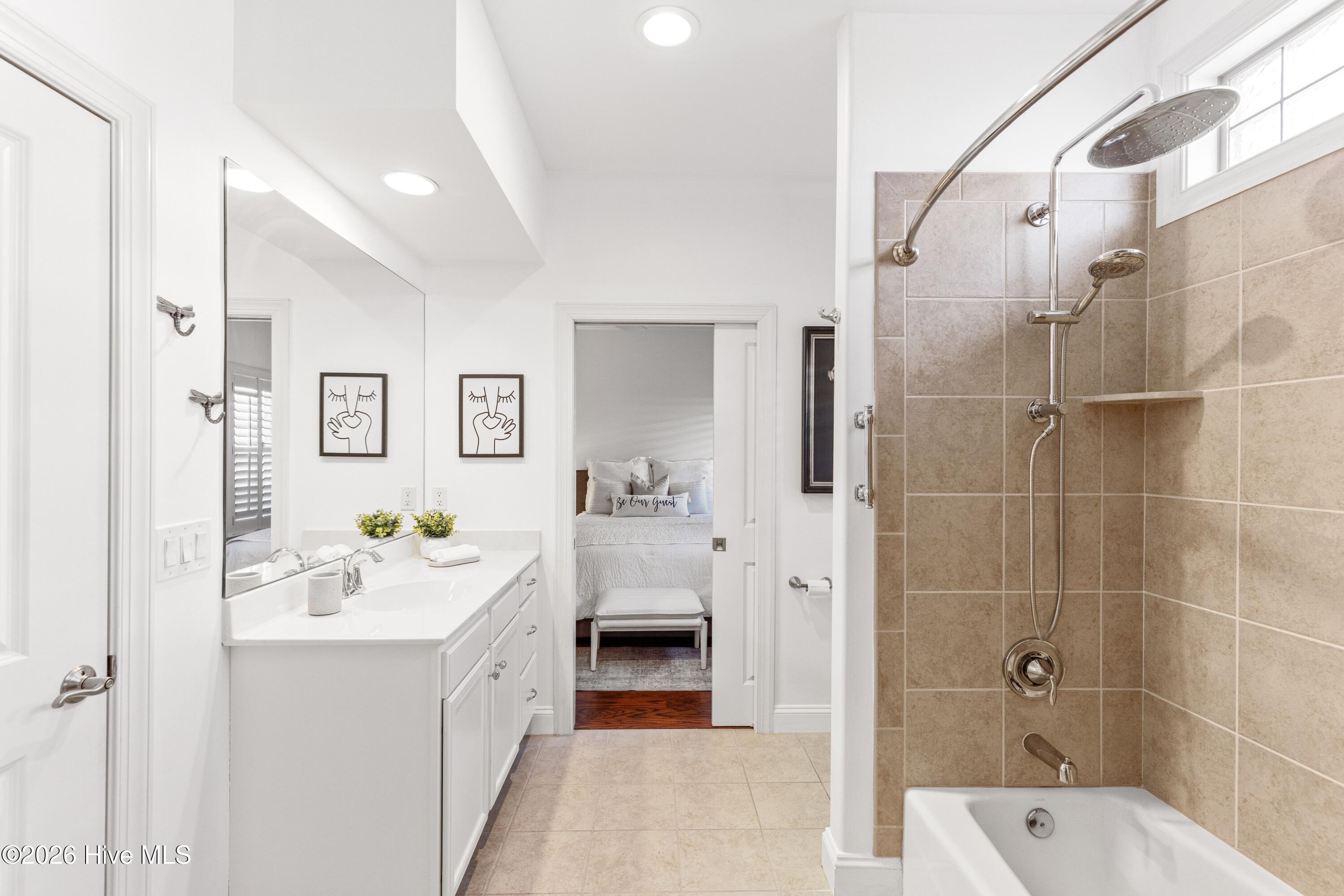 100552646 | Photo 27