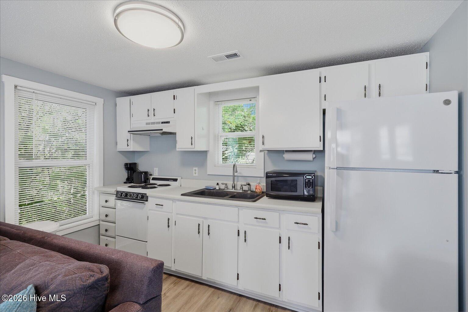 100570528 | Photo 52