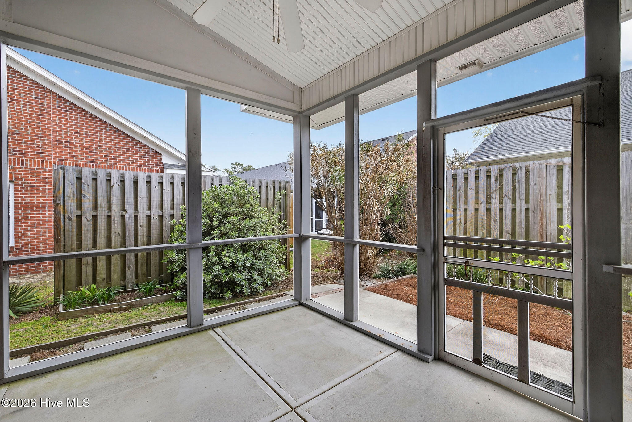 100562994 | Photo 12