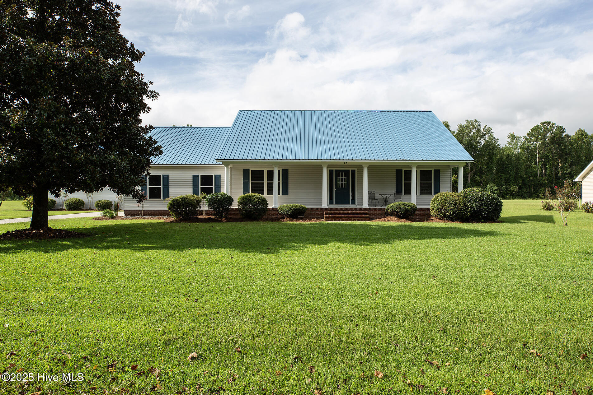 Homes for sale in Burgaw, NC | 95 Aviator Ln, Burgaw, NC 28425 | MLS# 100526494