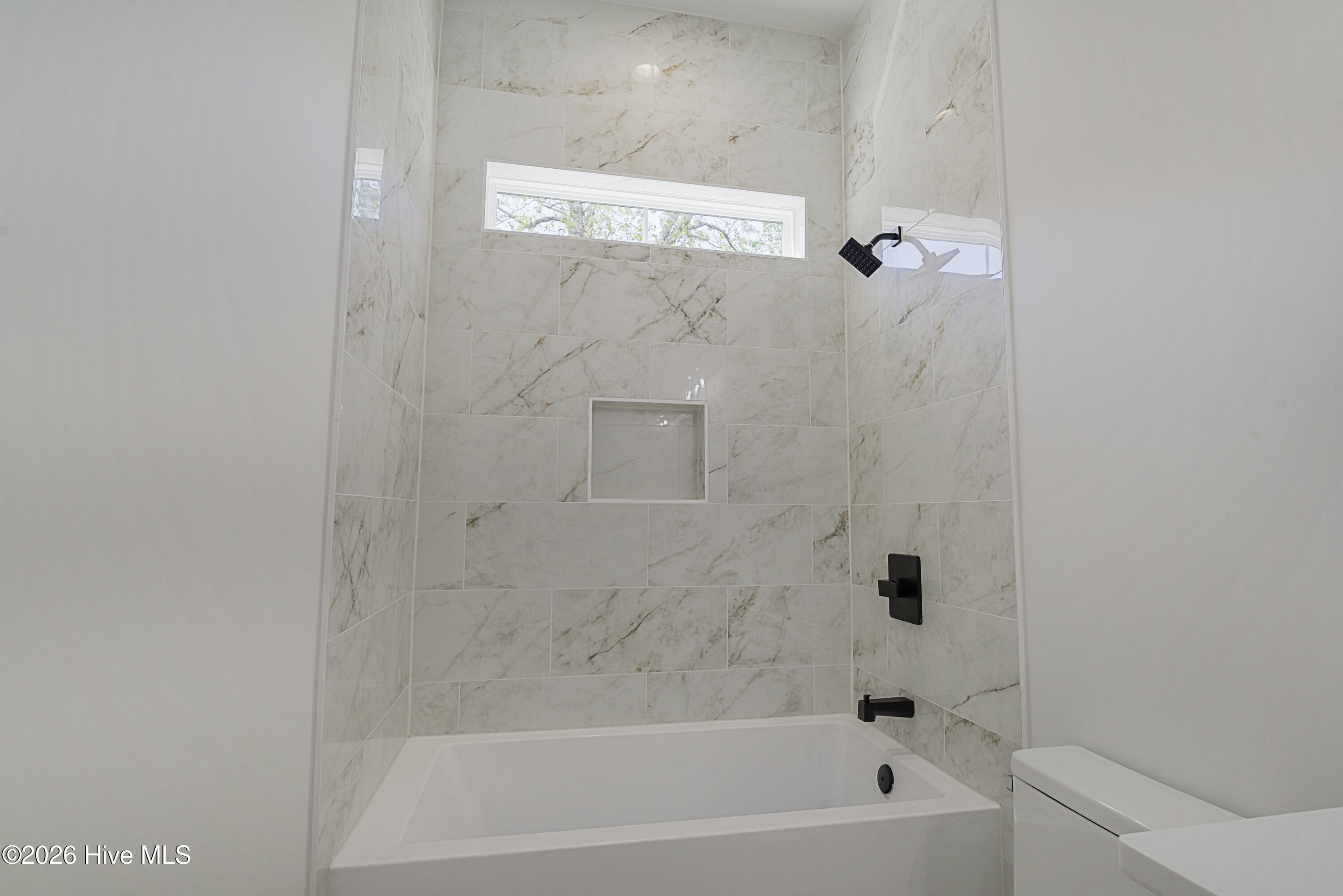 100547115 | Photo 11