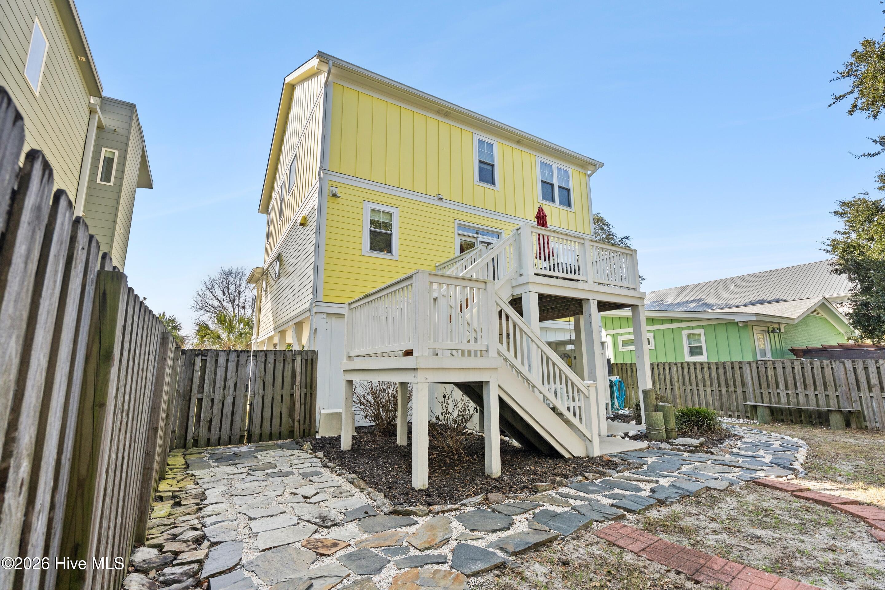 100549169 | Photo 50