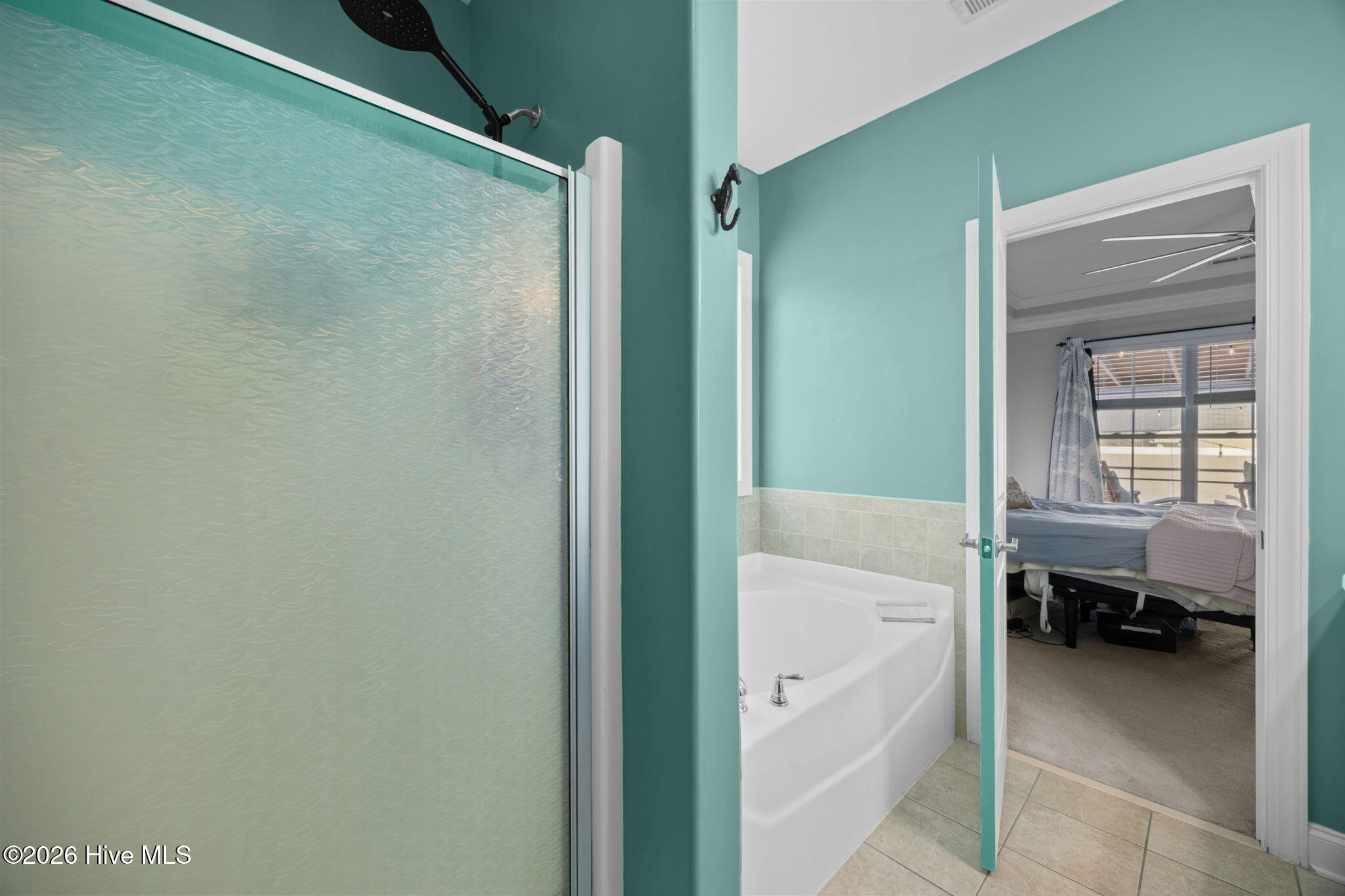 100548073 | Photo 24