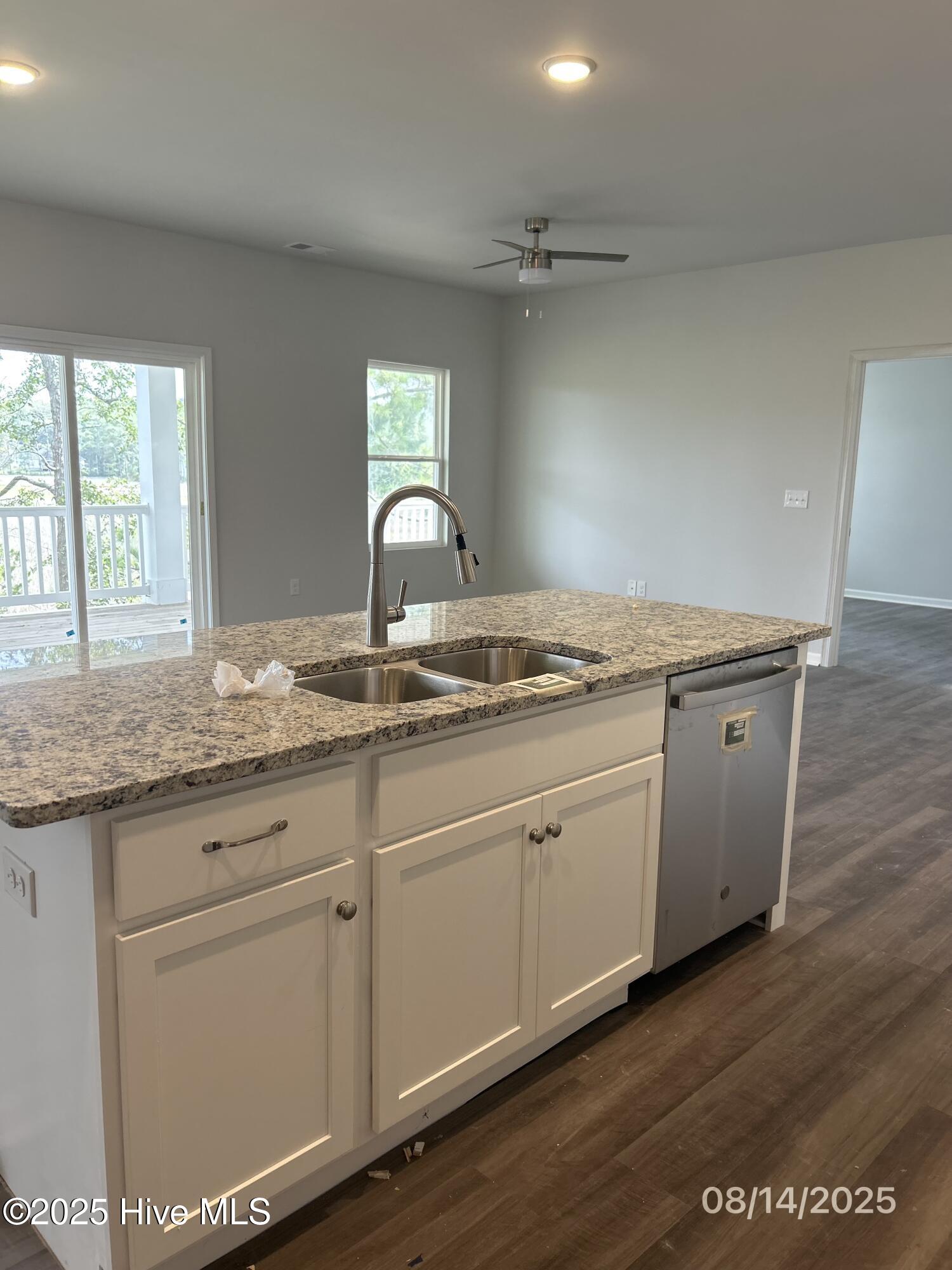 100534817 | Photo 10