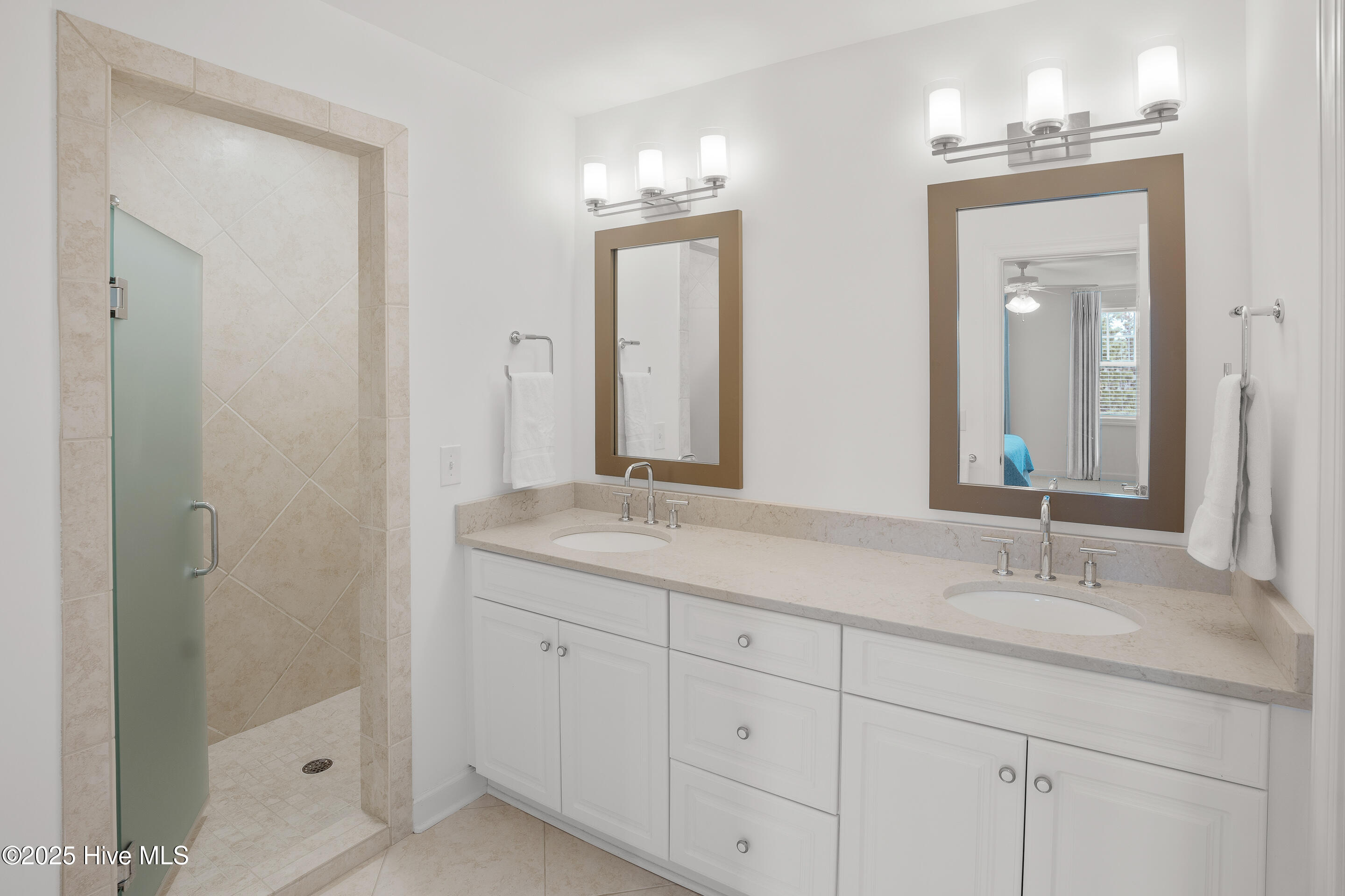 100526442 | Photo 31