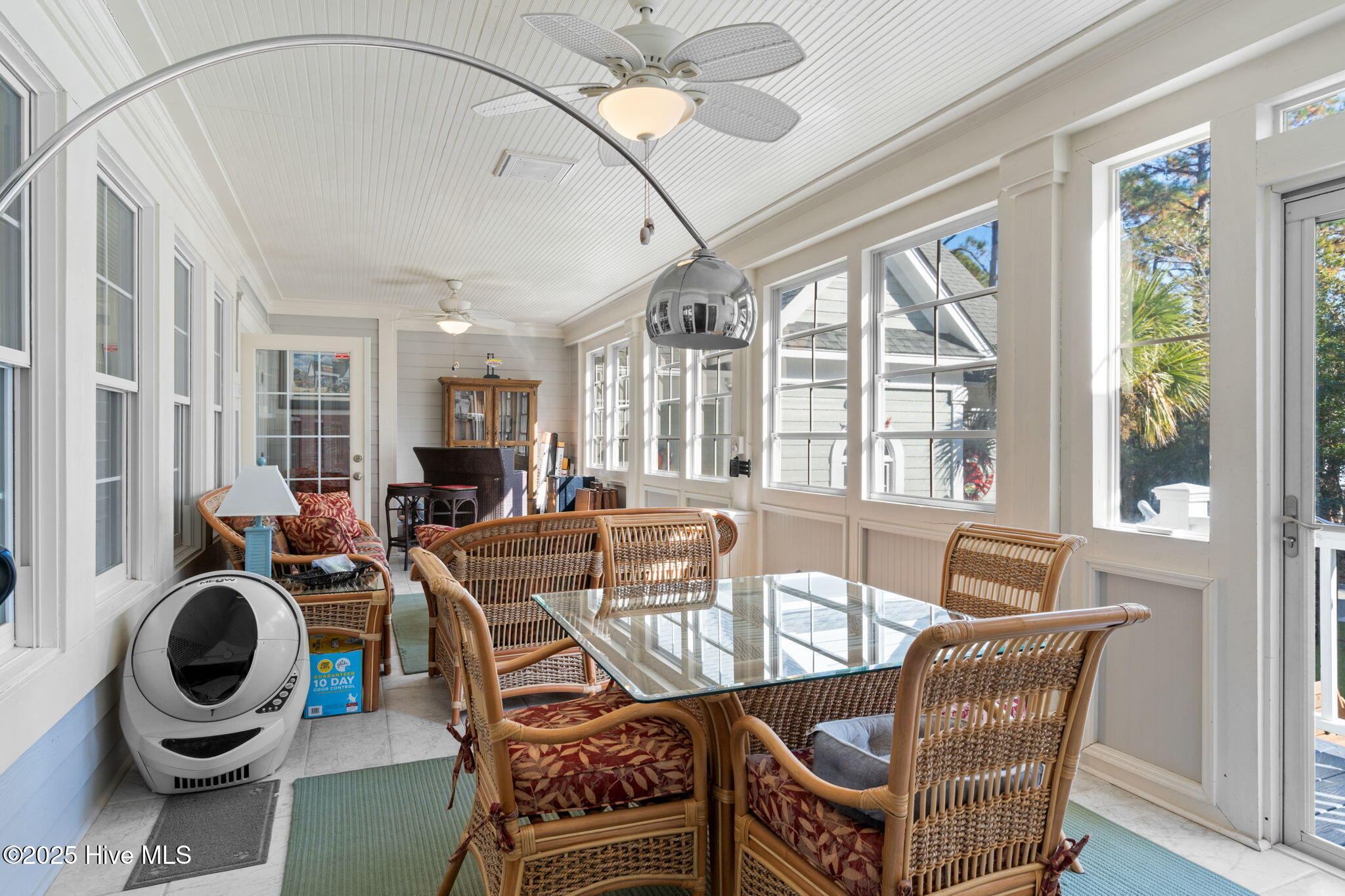 100544060 | Photo 51