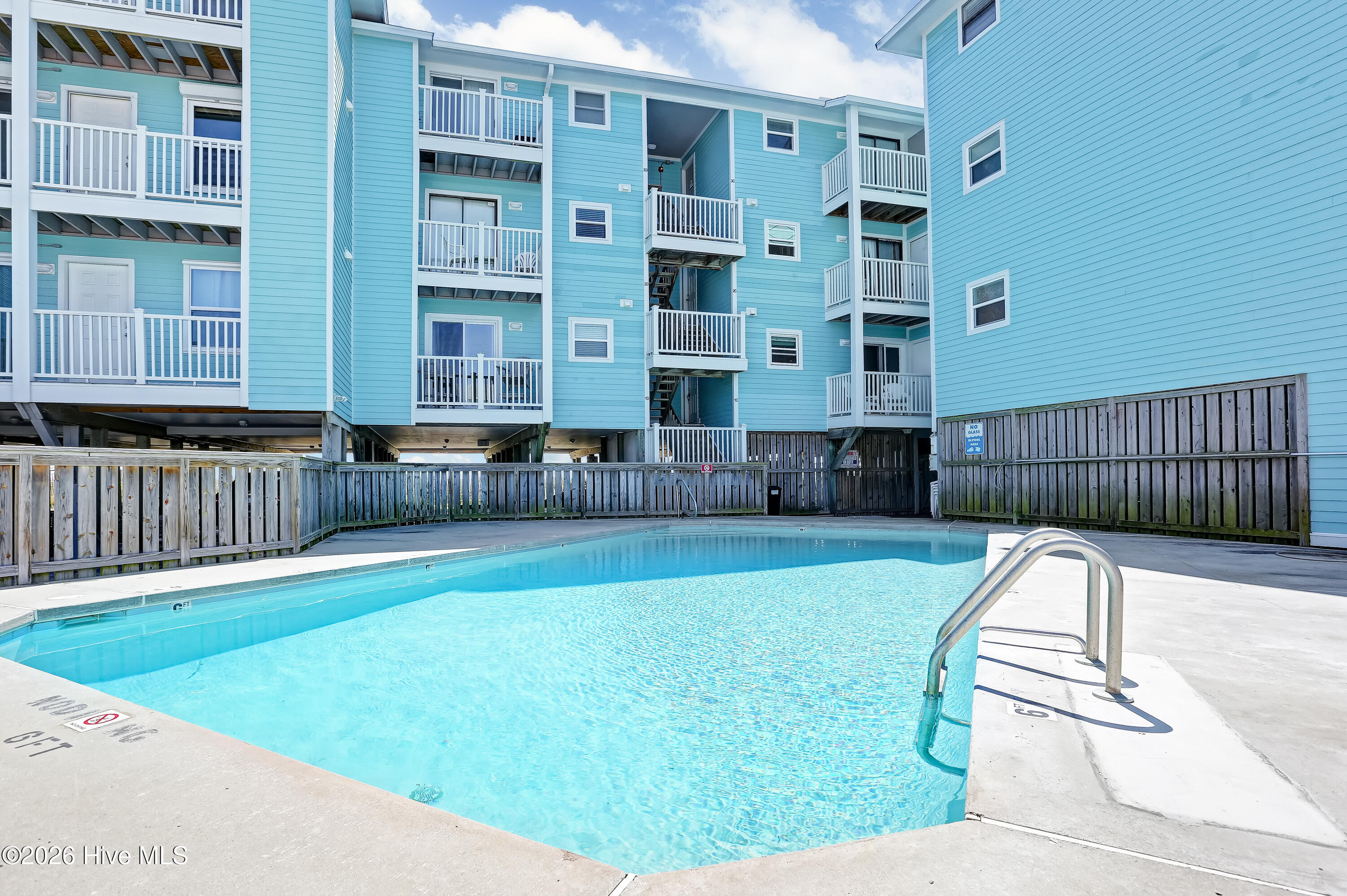 100565852 | Photo 25