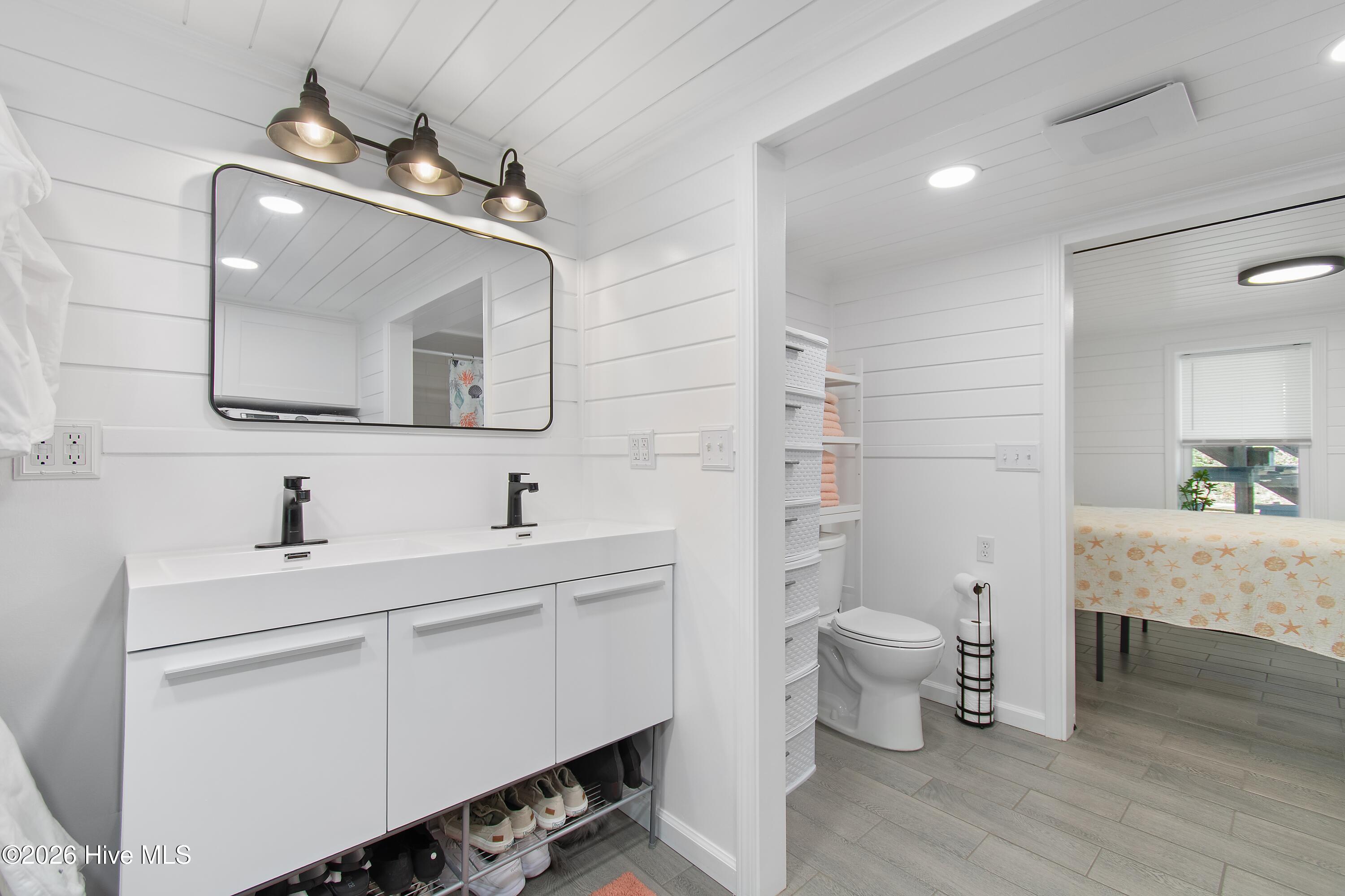 100567968 | Photo 48