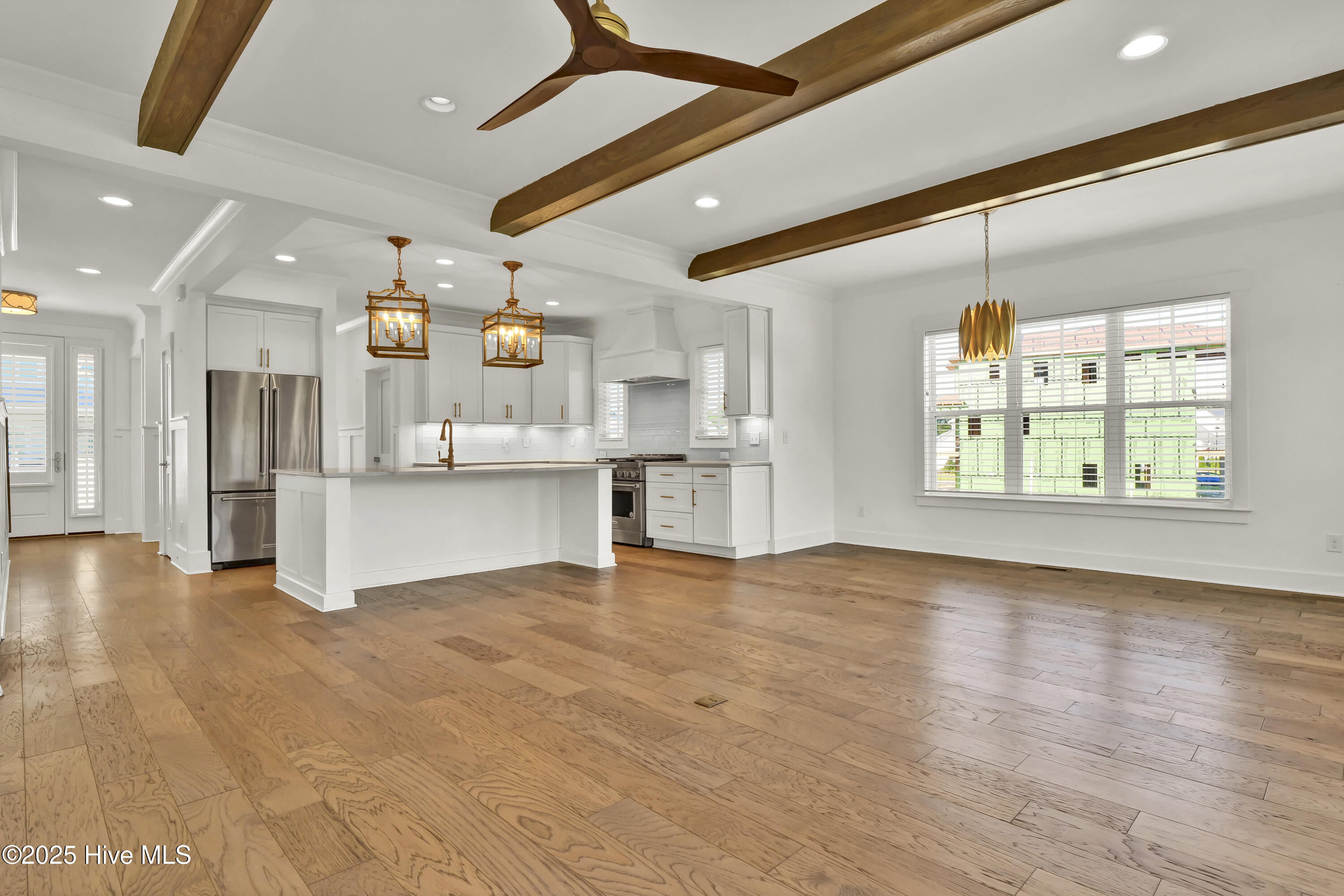 100518047 | Photo 25