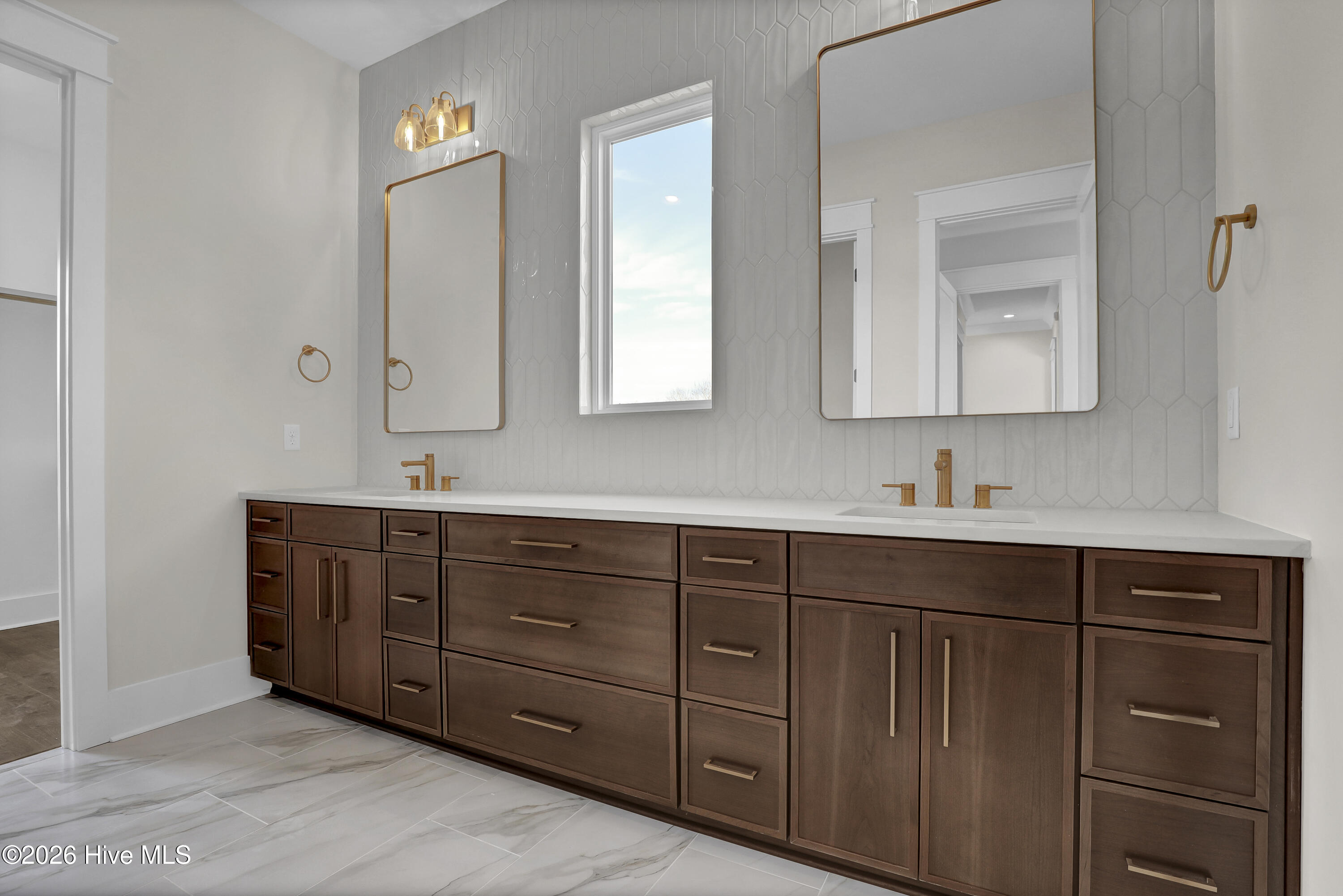 100556414 | Photo 31