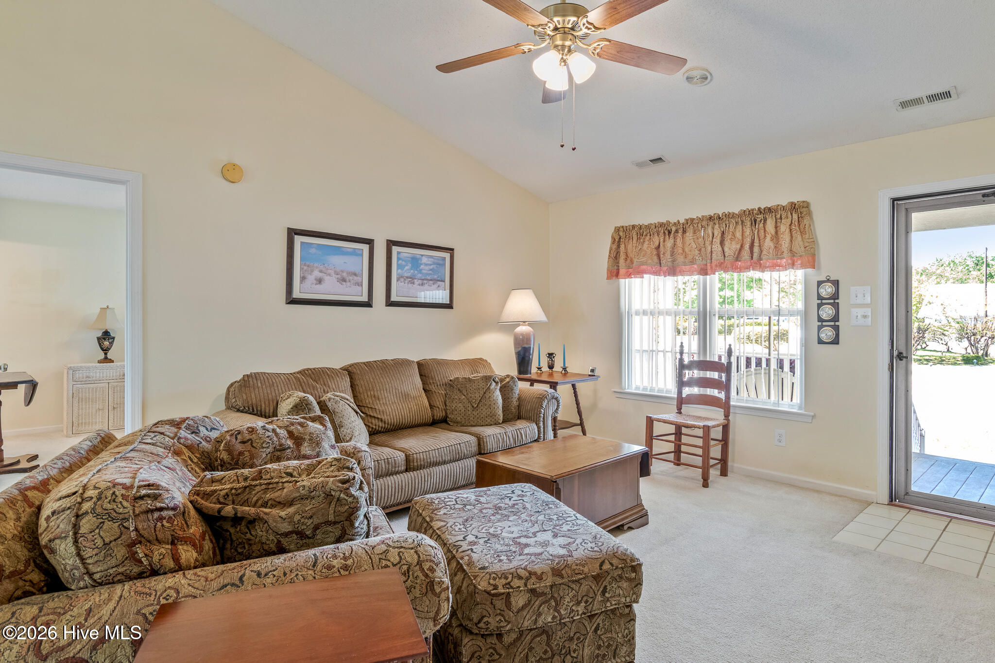 100566913 | Photo 12