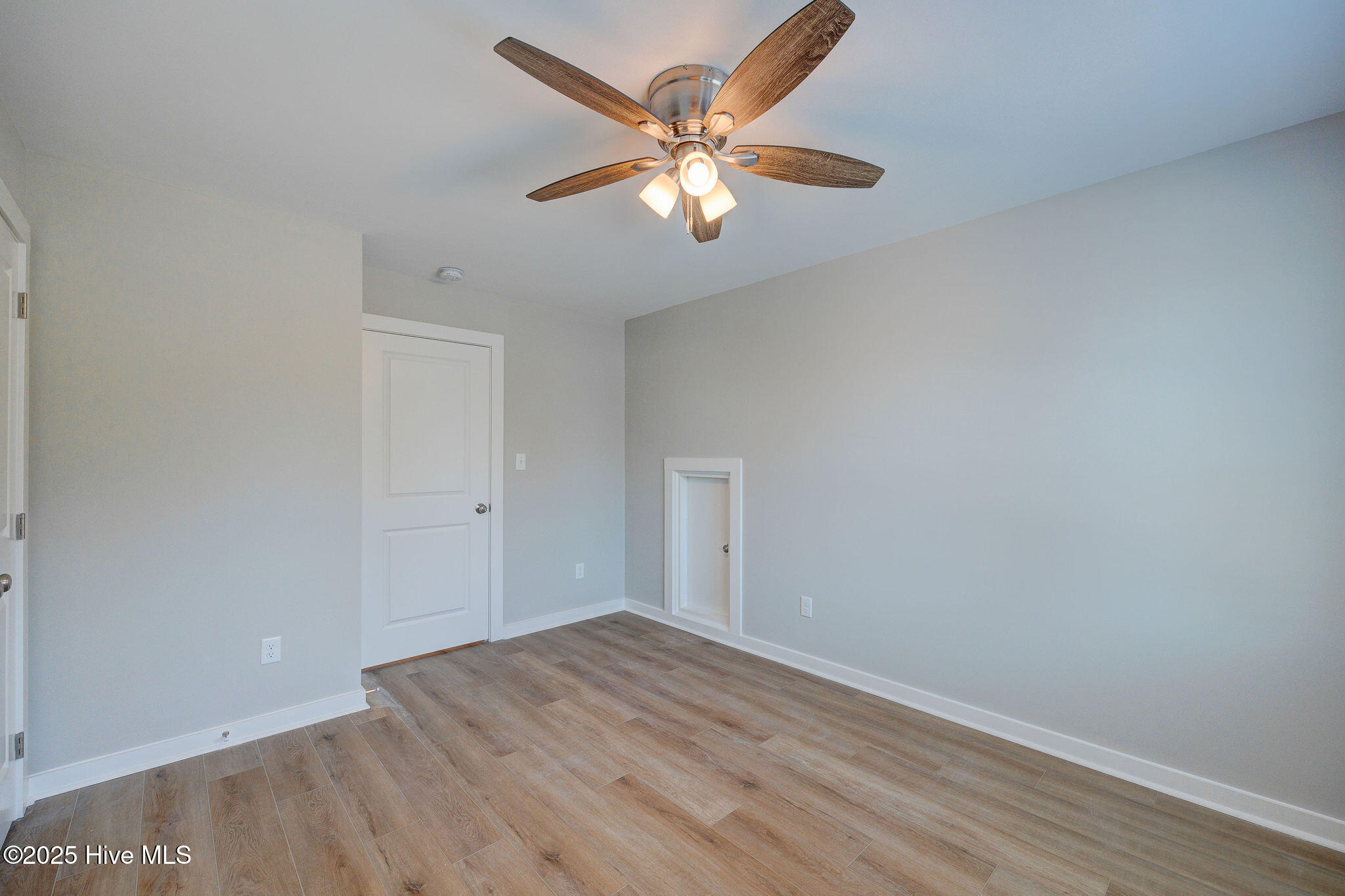 100521175 | Photo 25