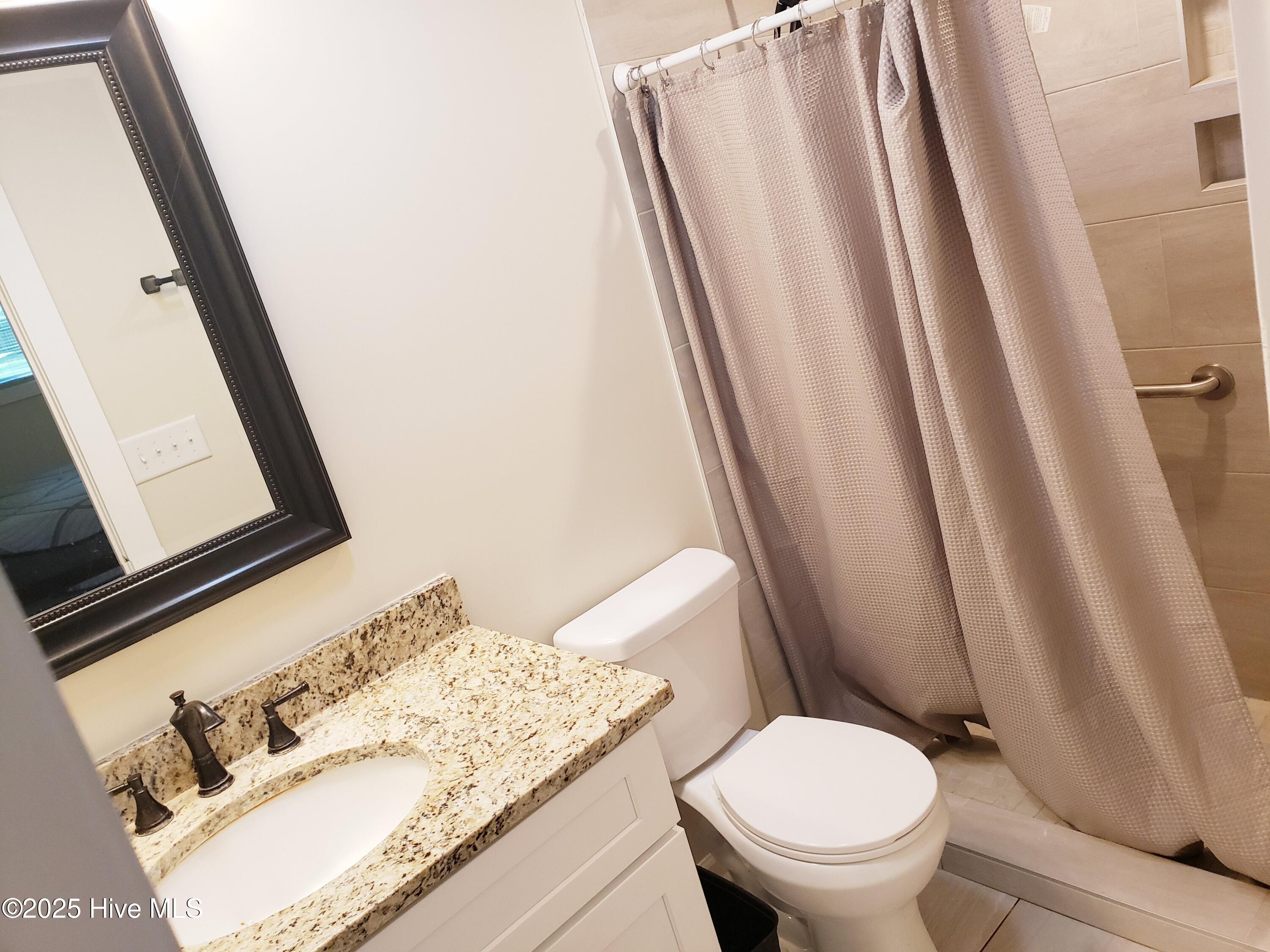 100520817 | Photo 26