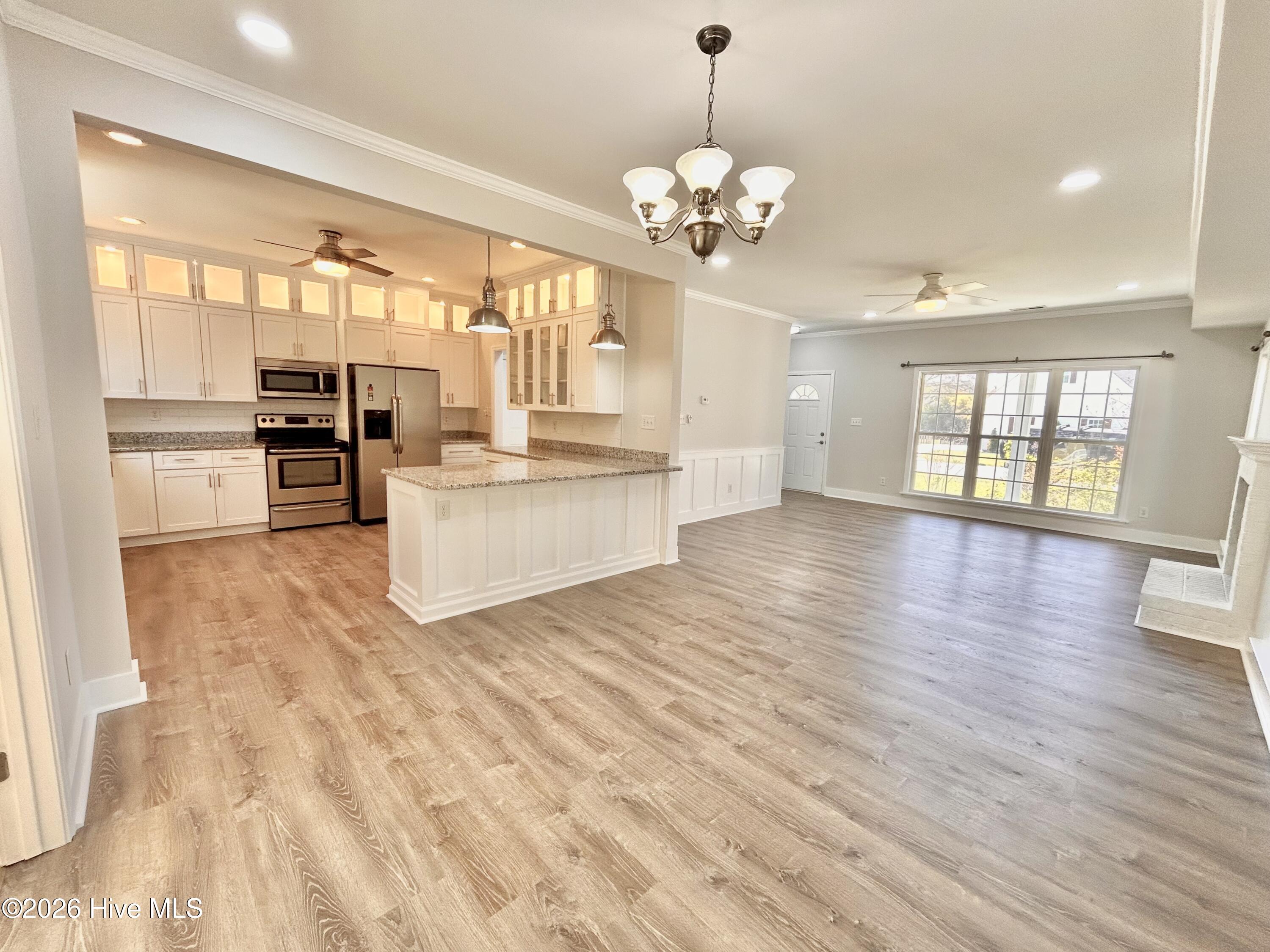 100564341 | Photo 19