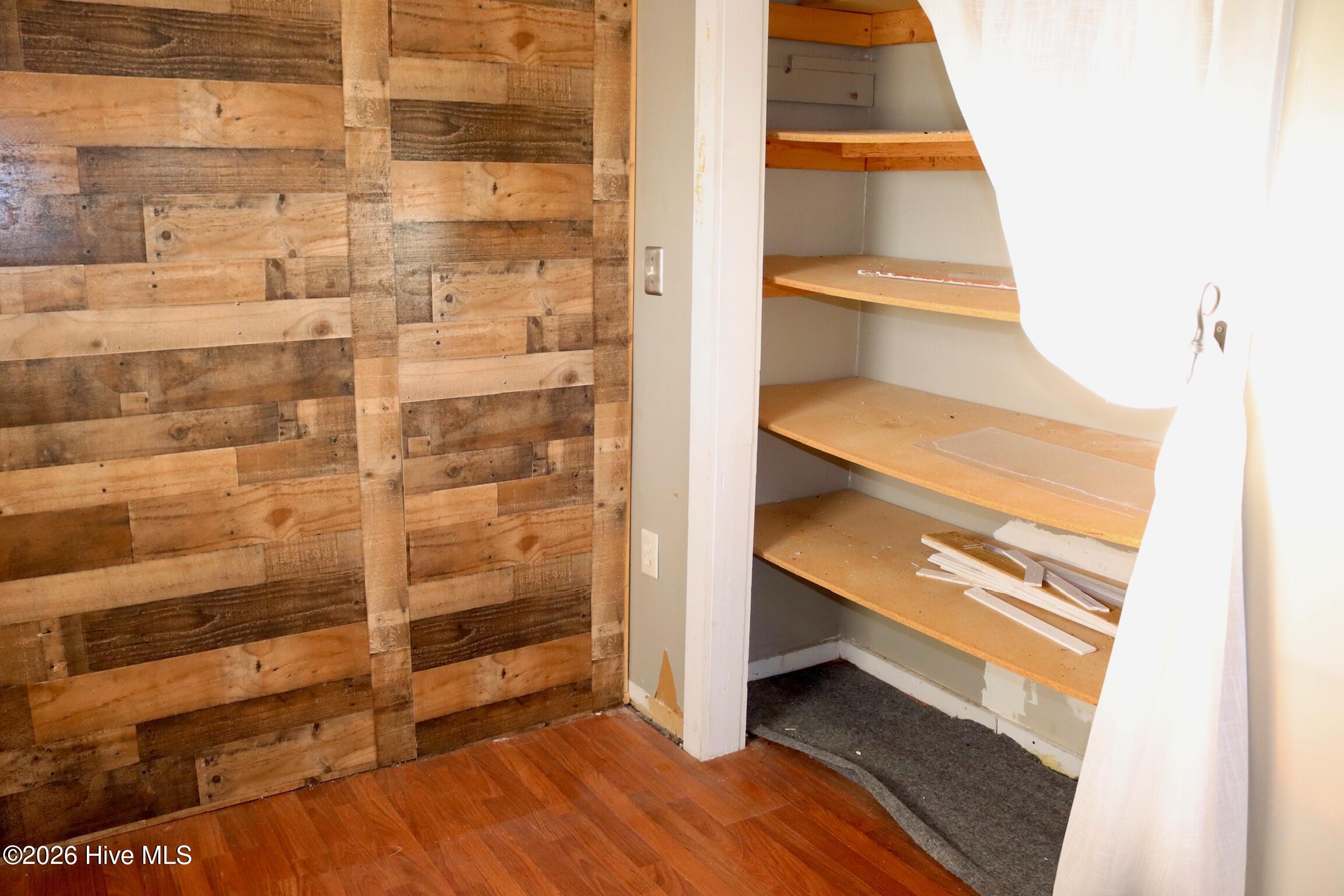 100547933 | Photo 28