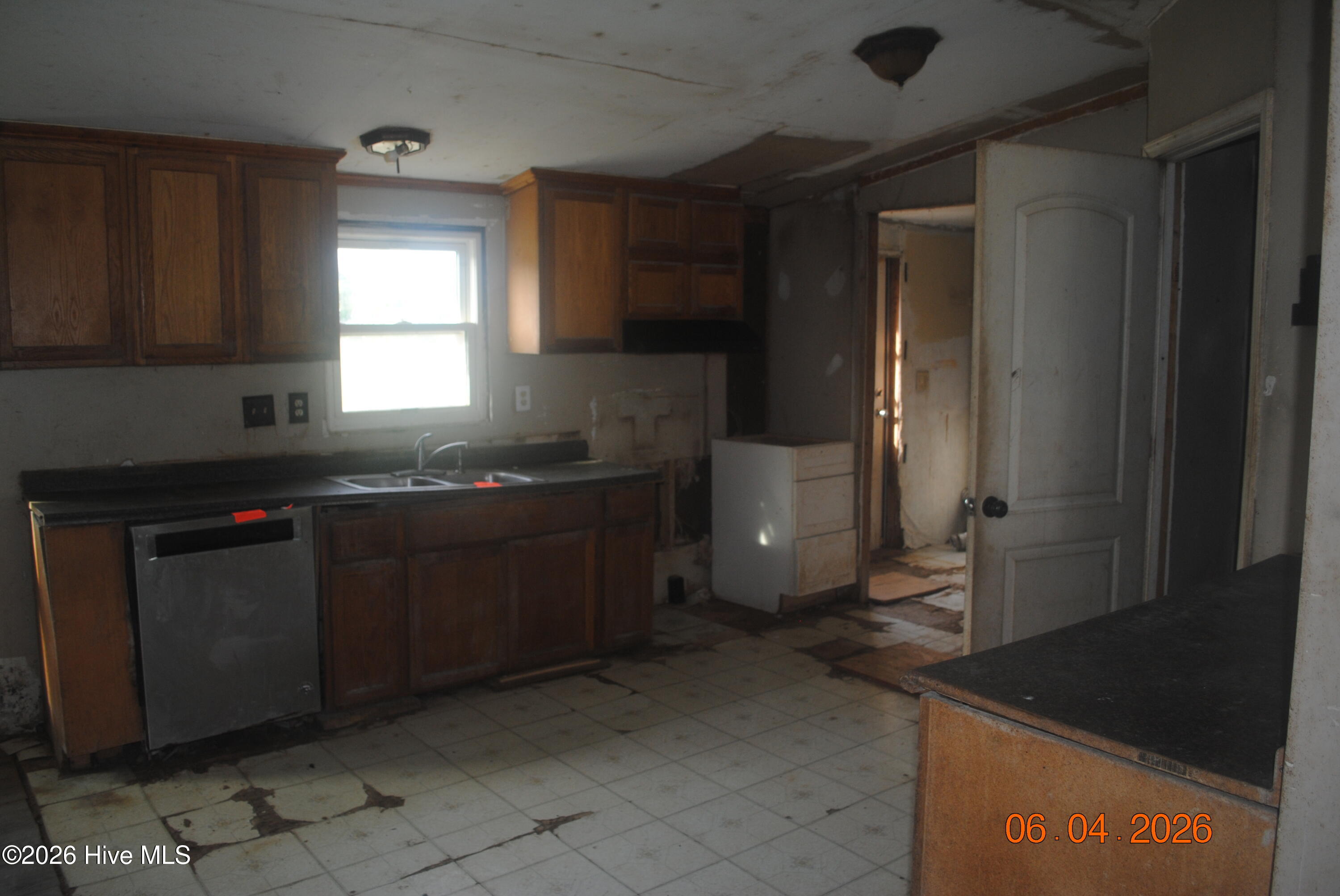 100565148 | Photo 11