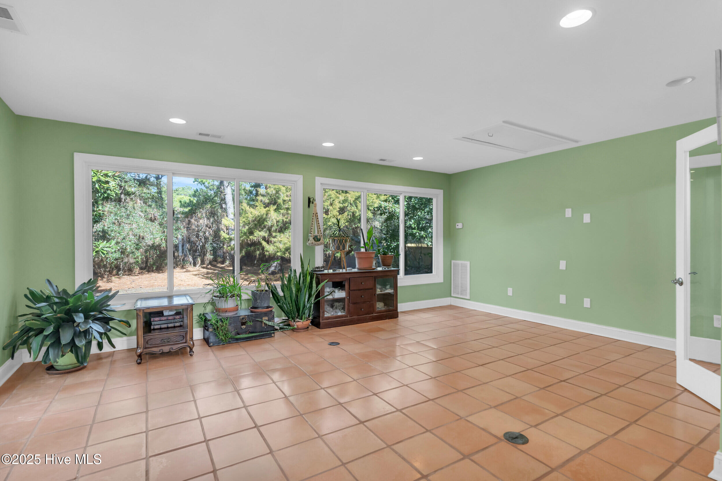 100546035 | Photo 22