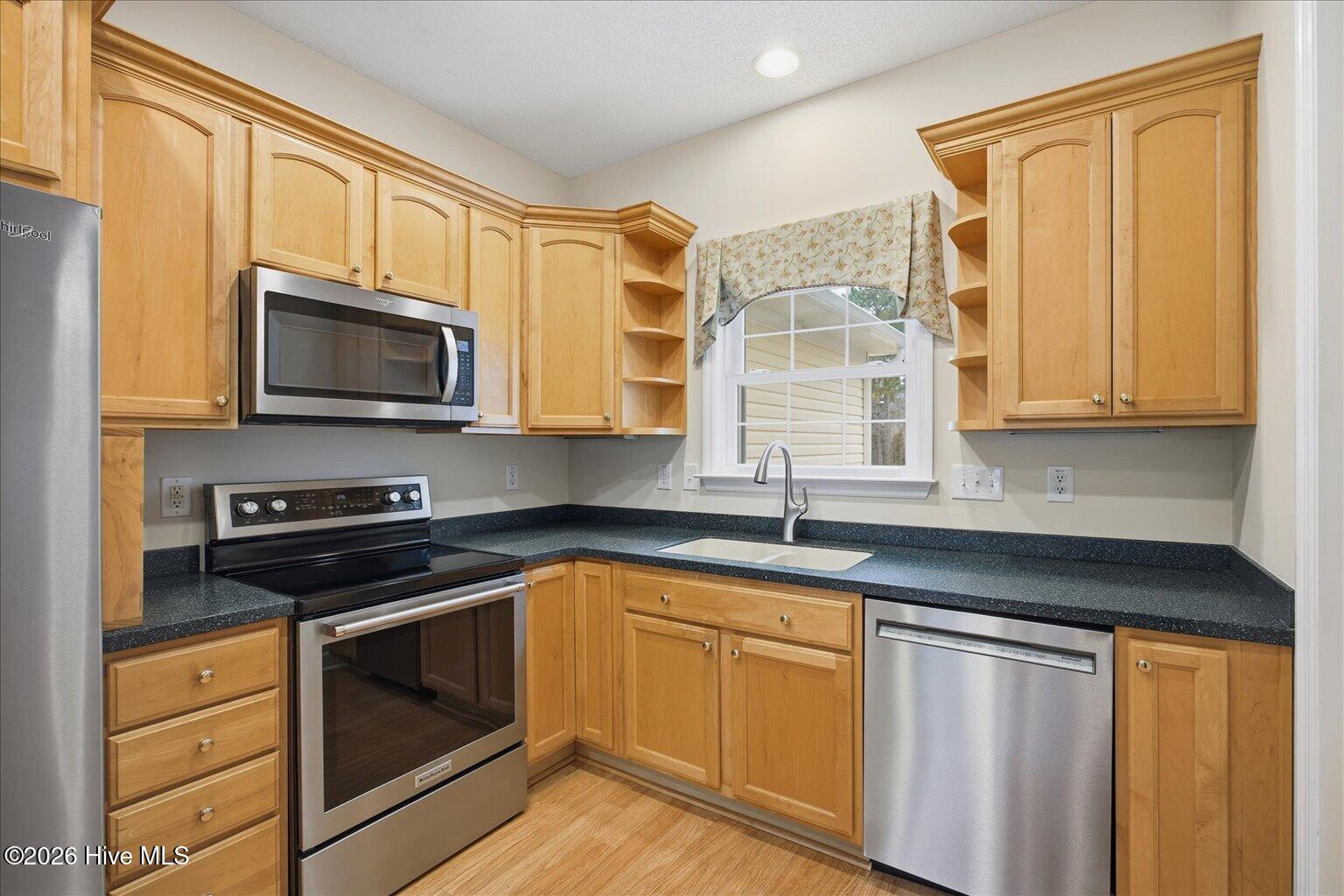 100553011 | Photo 23