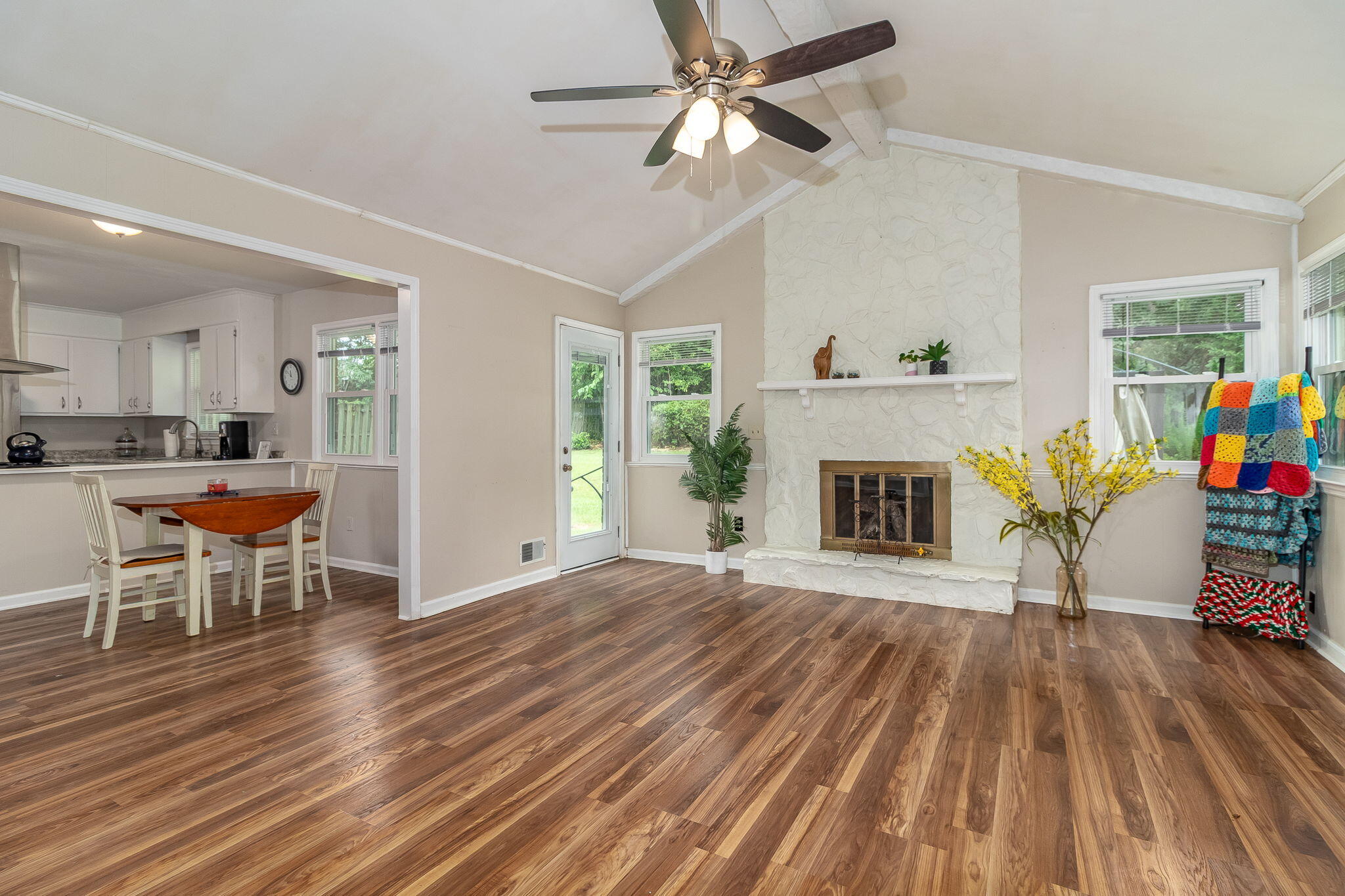 13-web-or-mls-105 DRESDEN DR A©--18