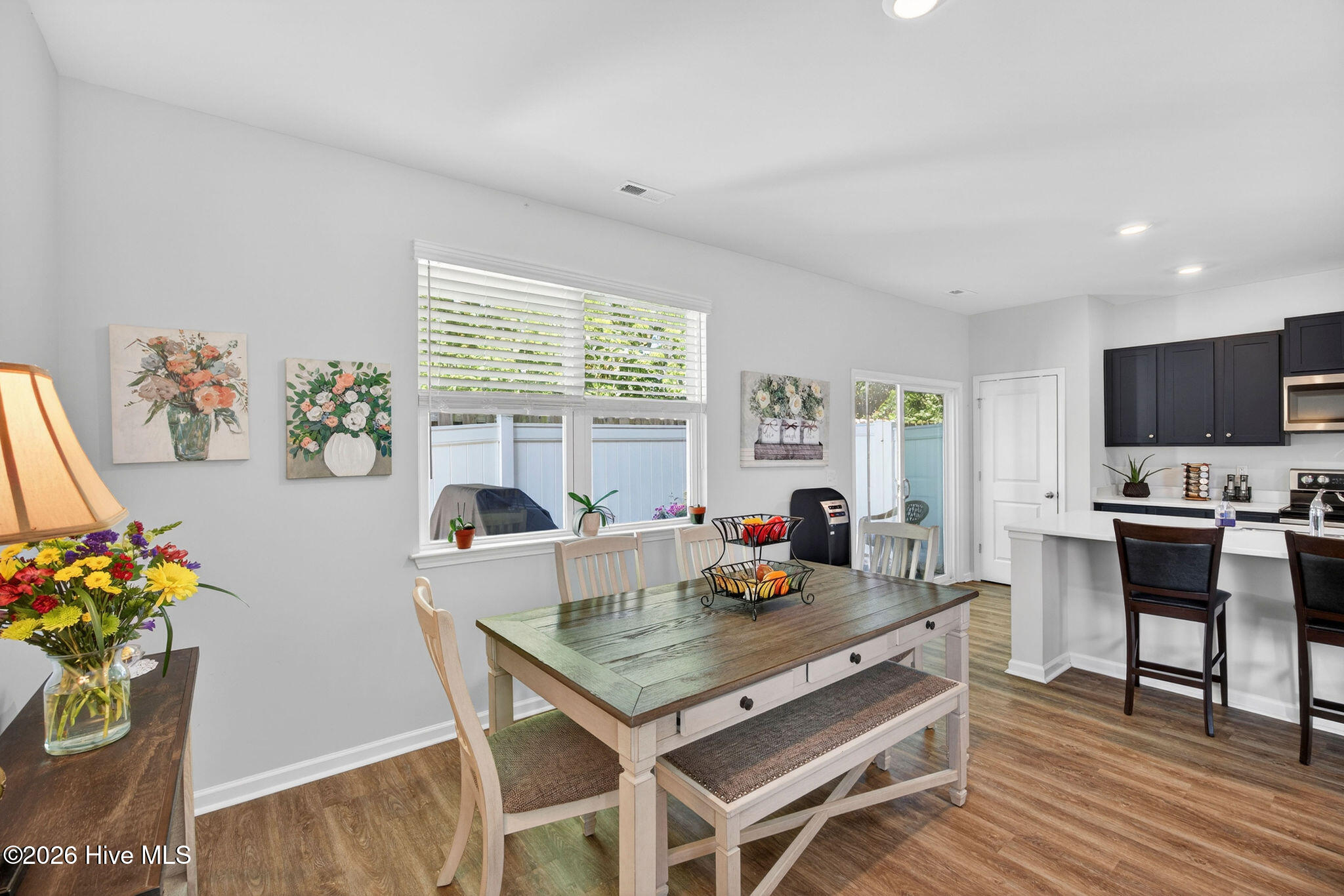 100570180 | Photo 22