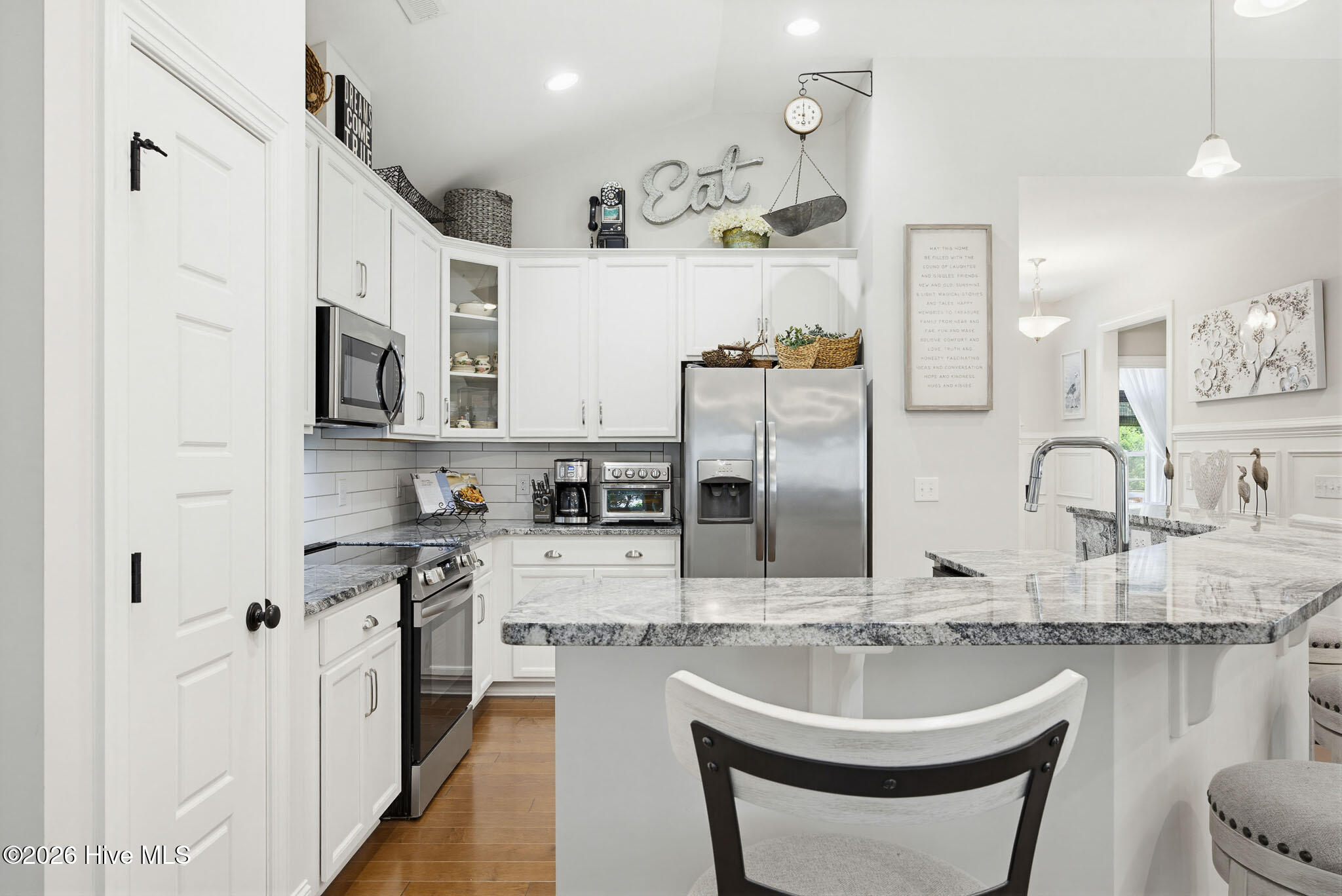 100569599 | Photo 16