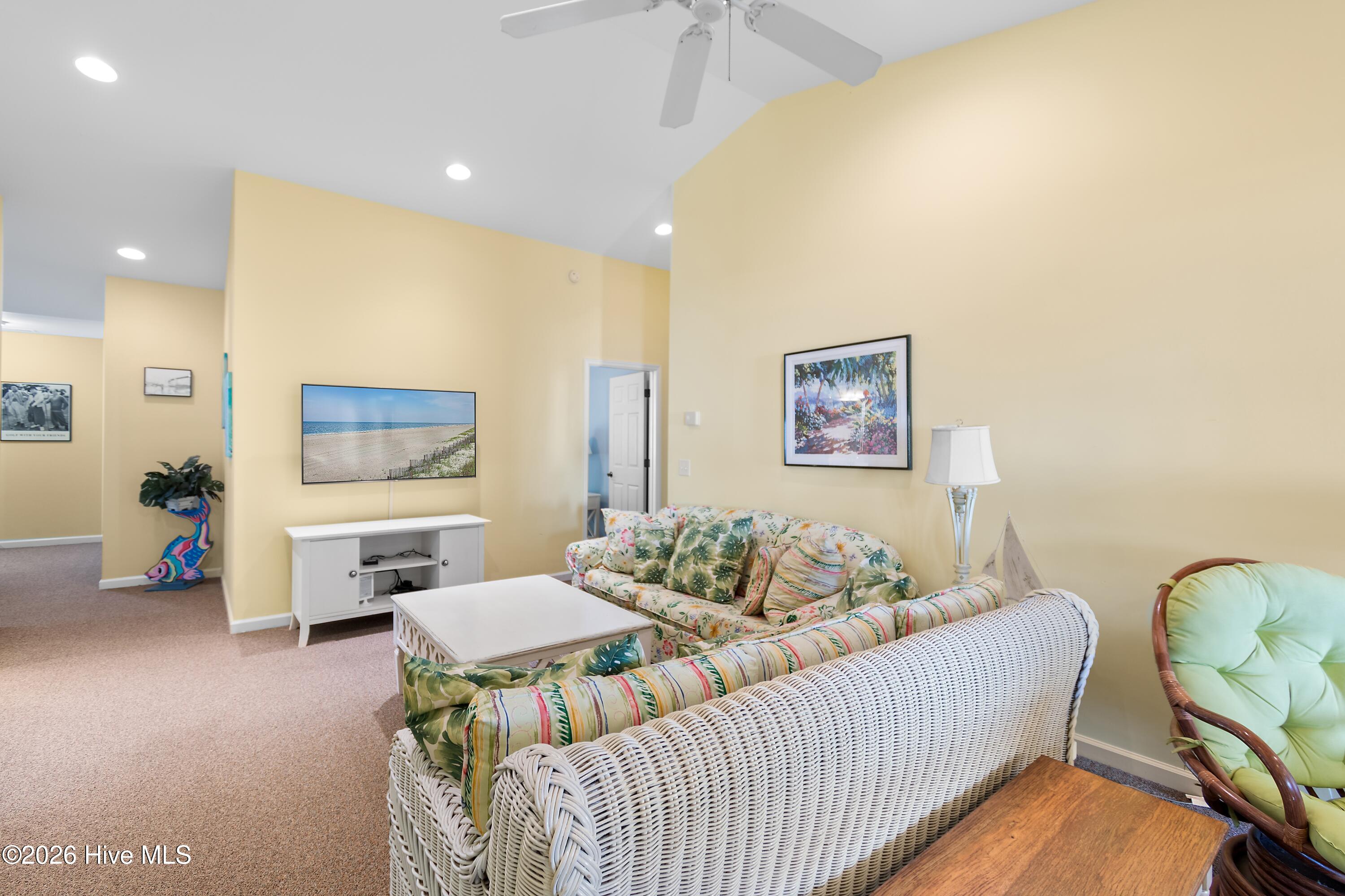 100548422 | Photo 46