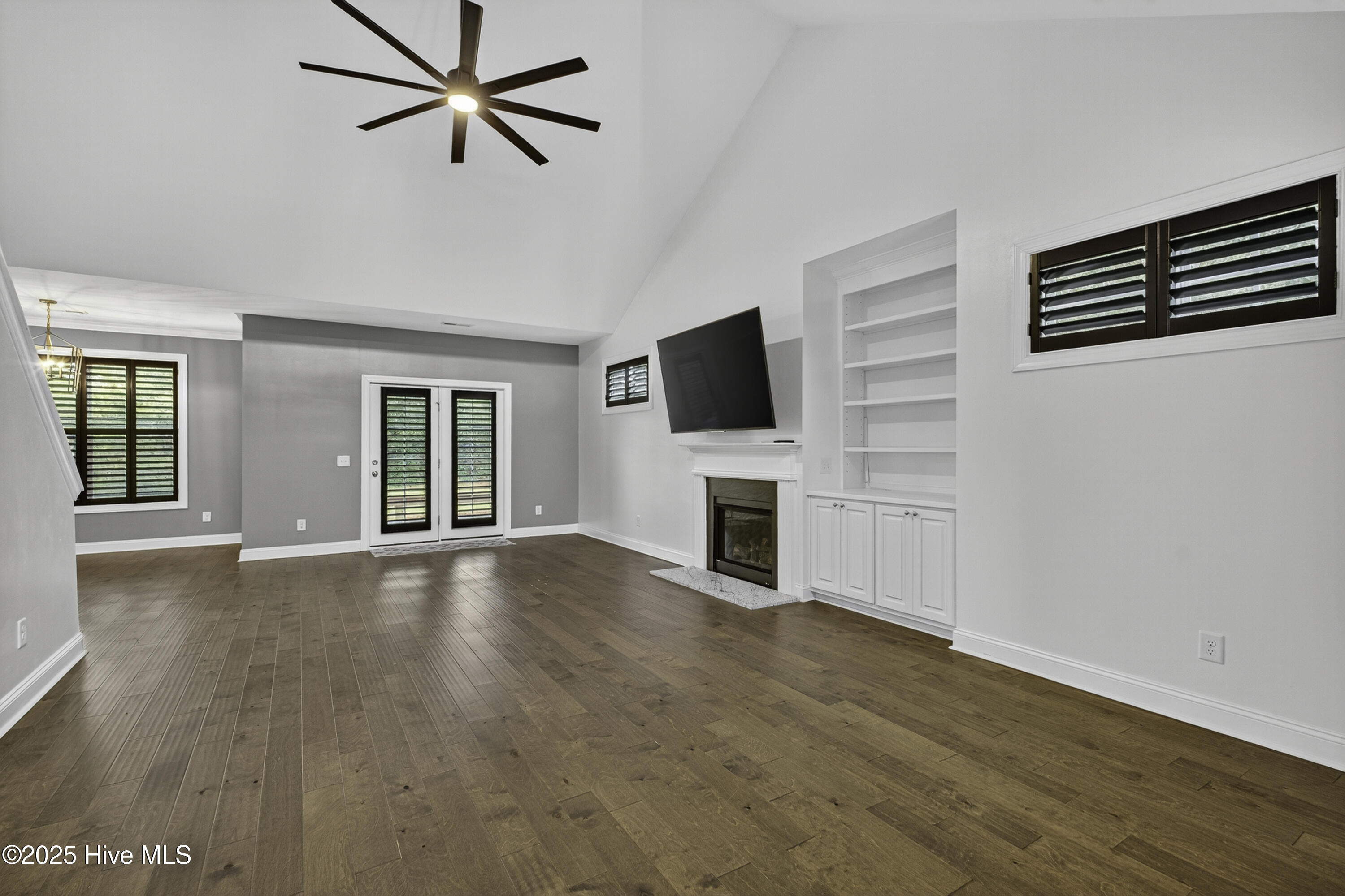 100536427 | Photo 12