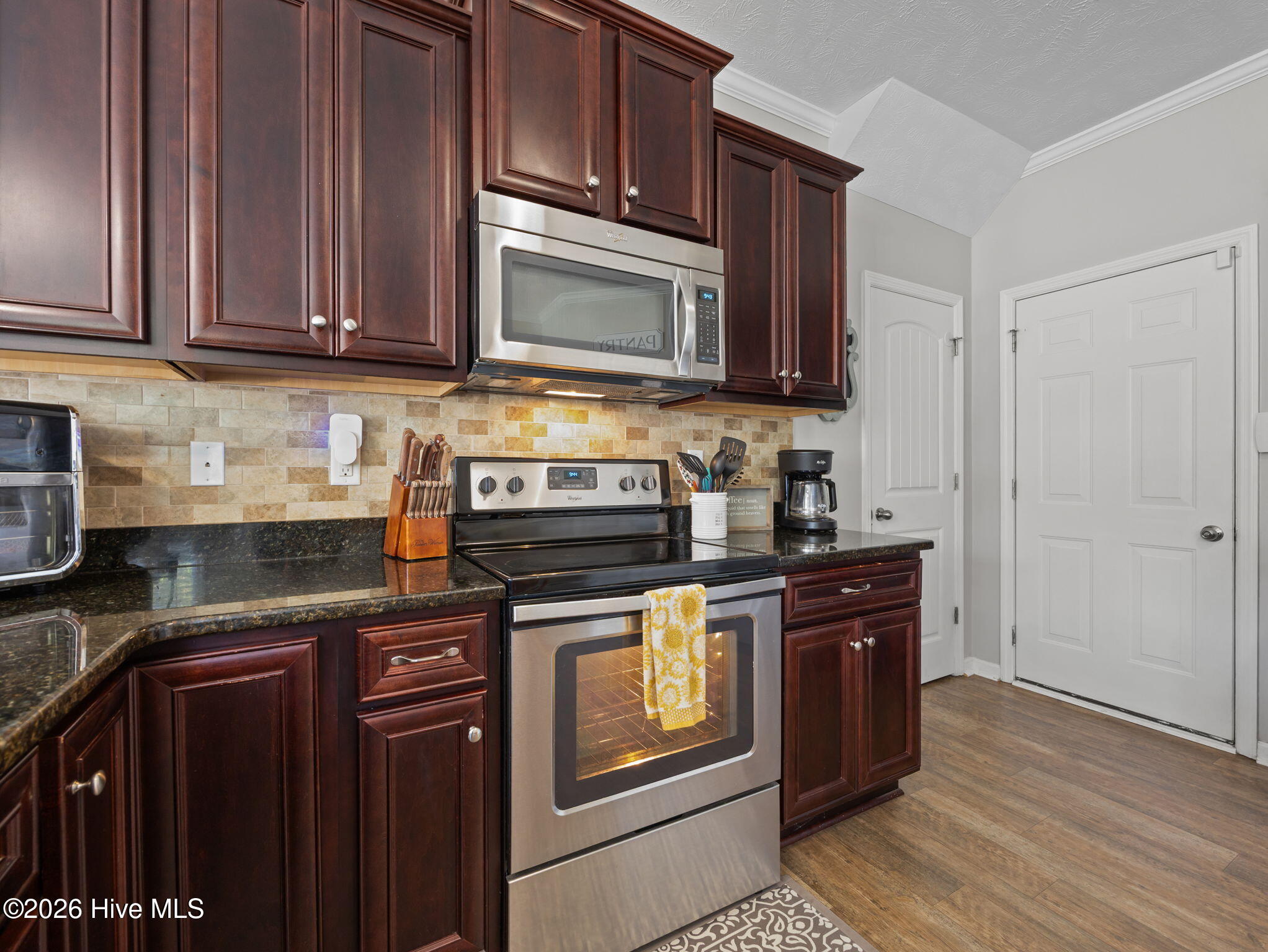 100566701 | Photo 22