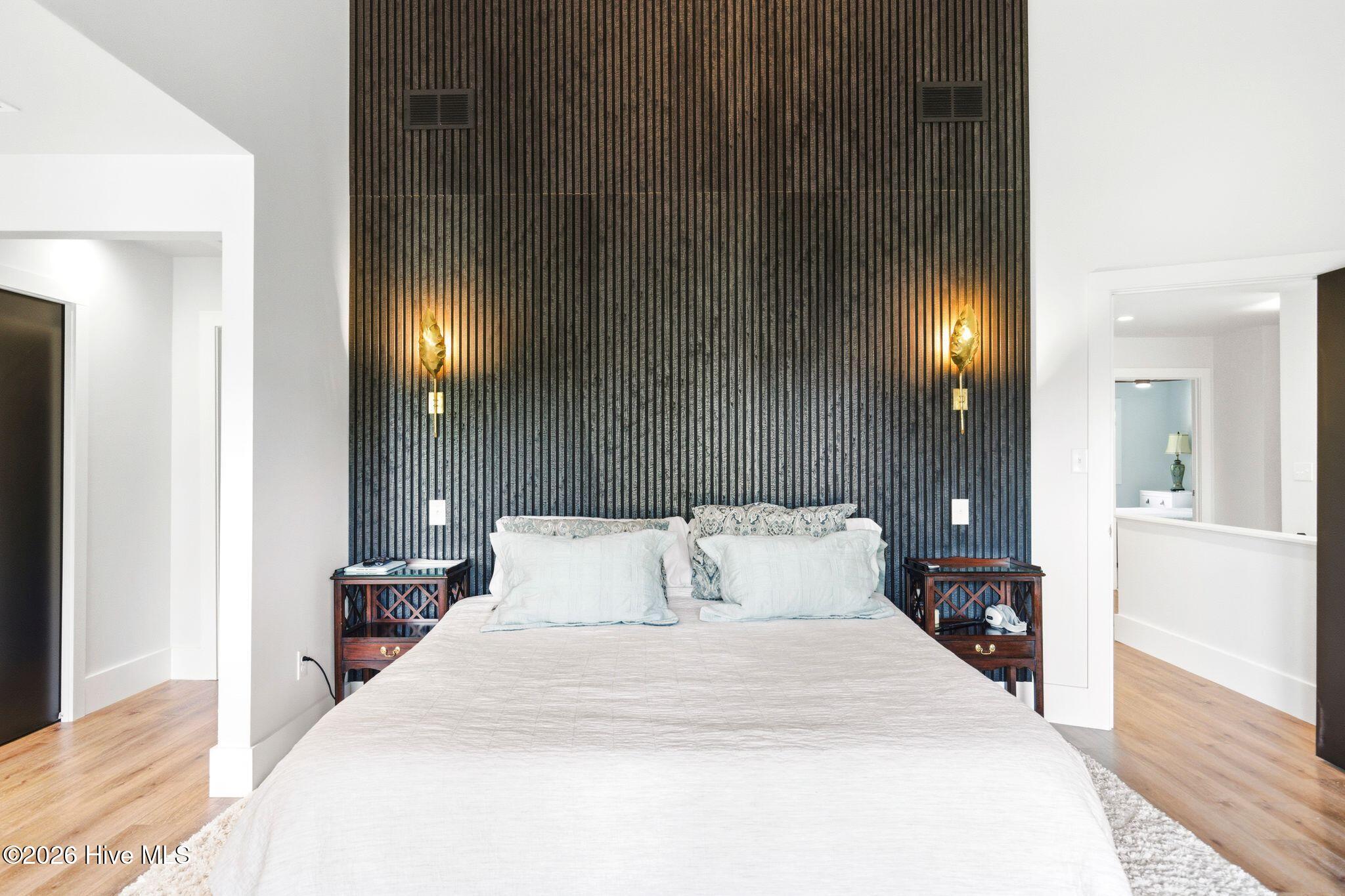 100568012 | Photo 44