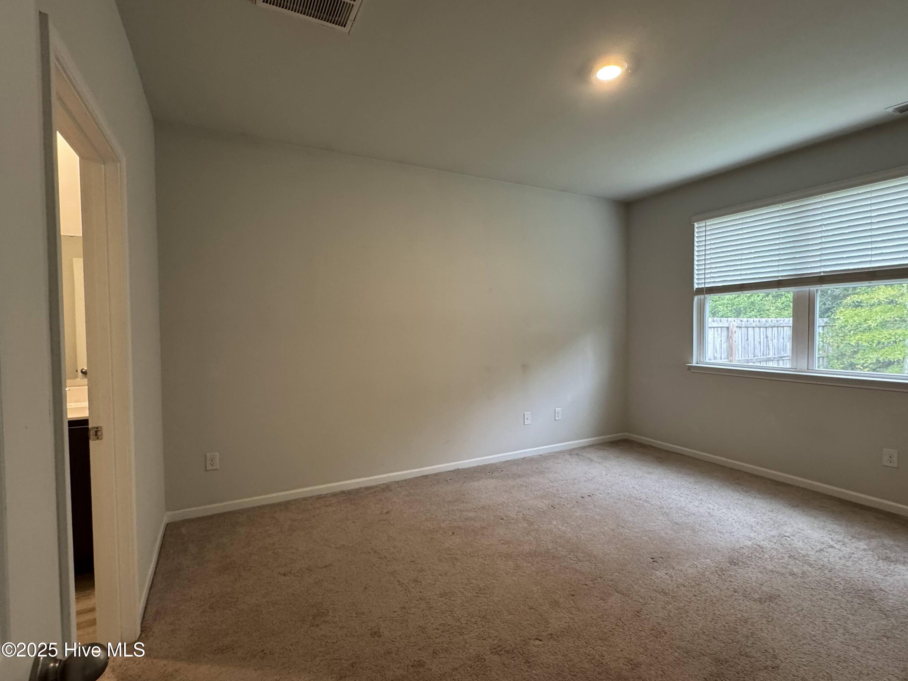 100533613 | Photo 10