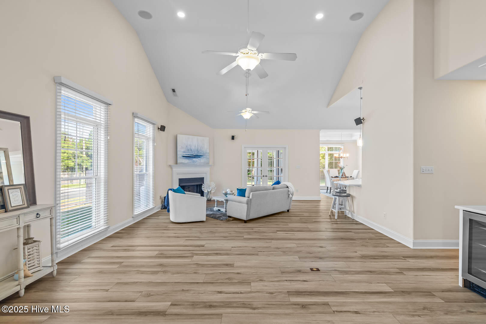 100512903 | Photo 12