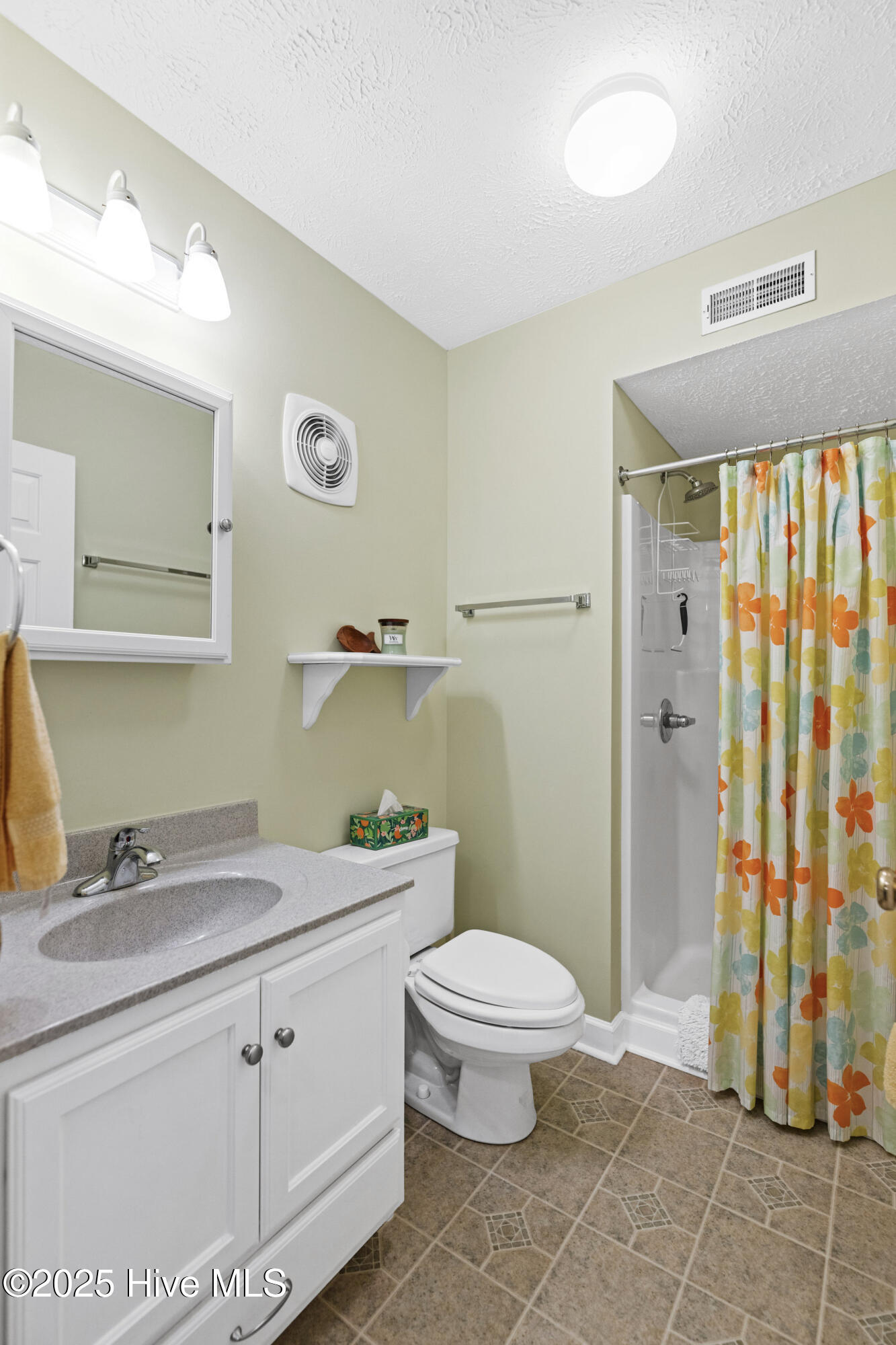 100557763 | Photo 29