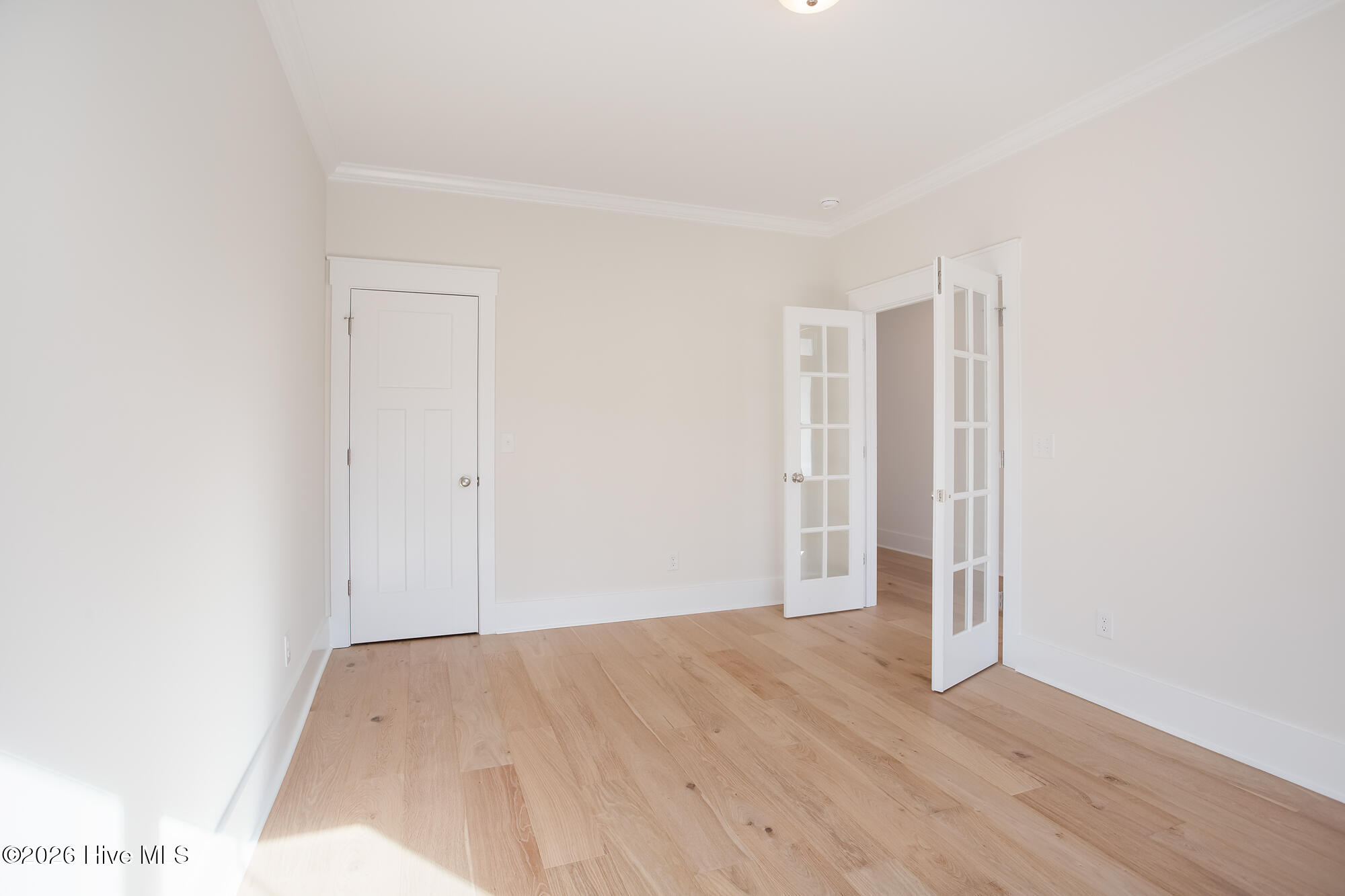 100548303 | Photo 15