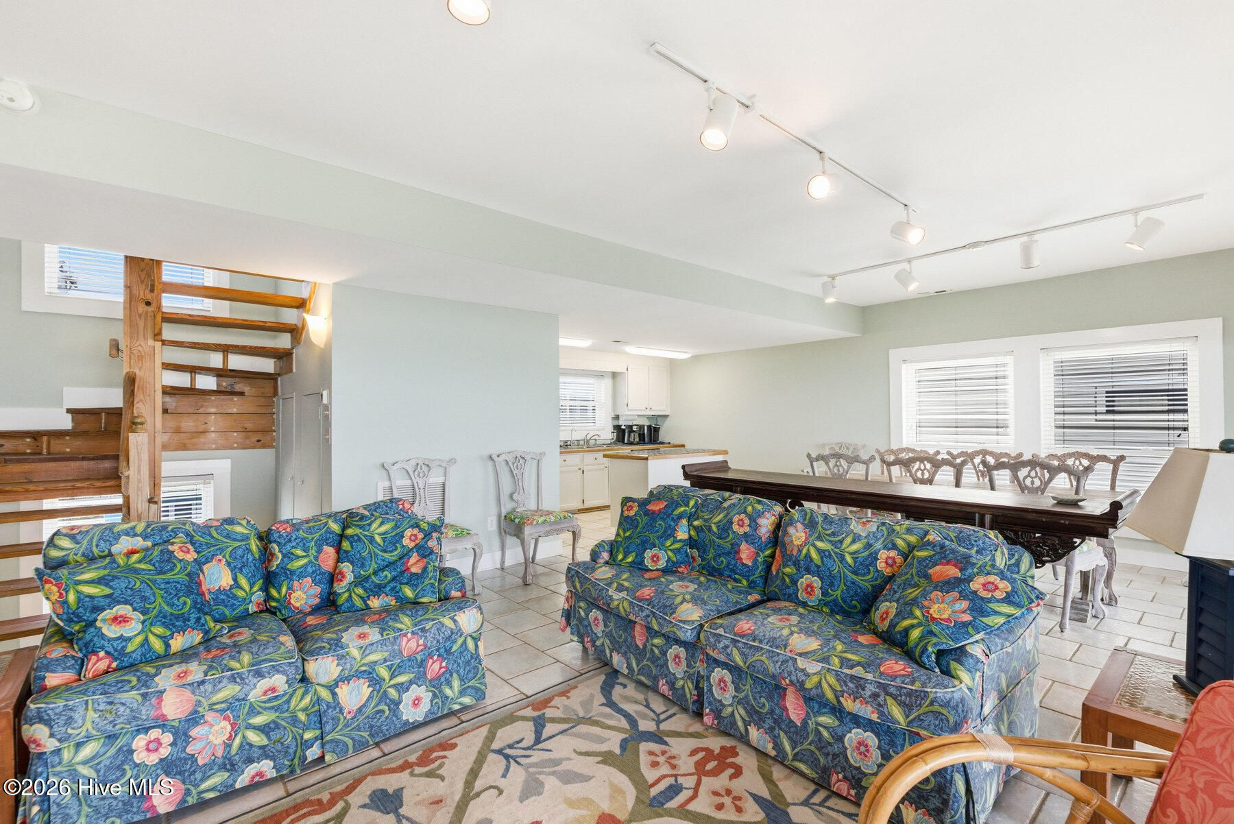 100566391 | Photo 10