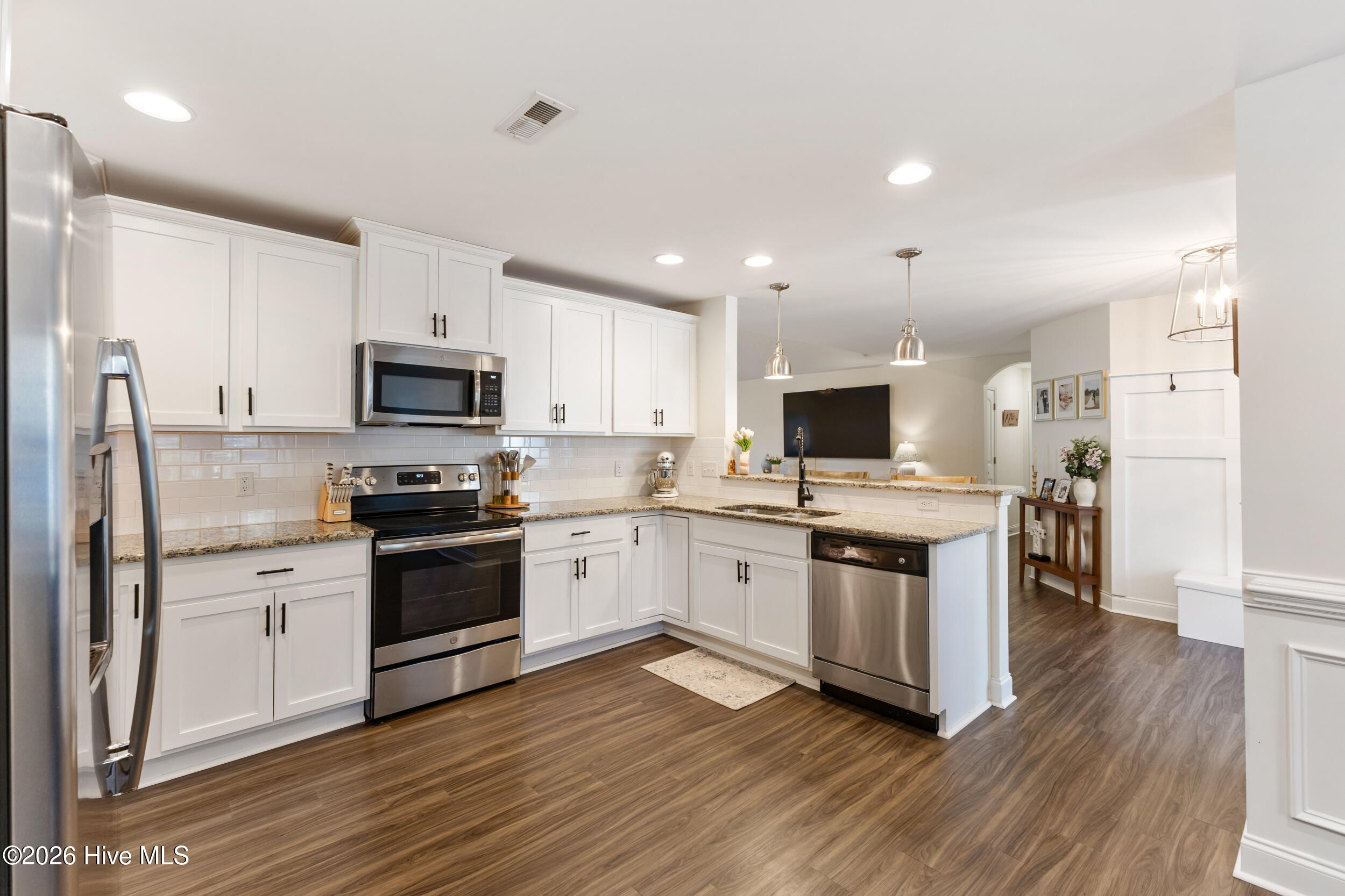 100557086 | Photo 12