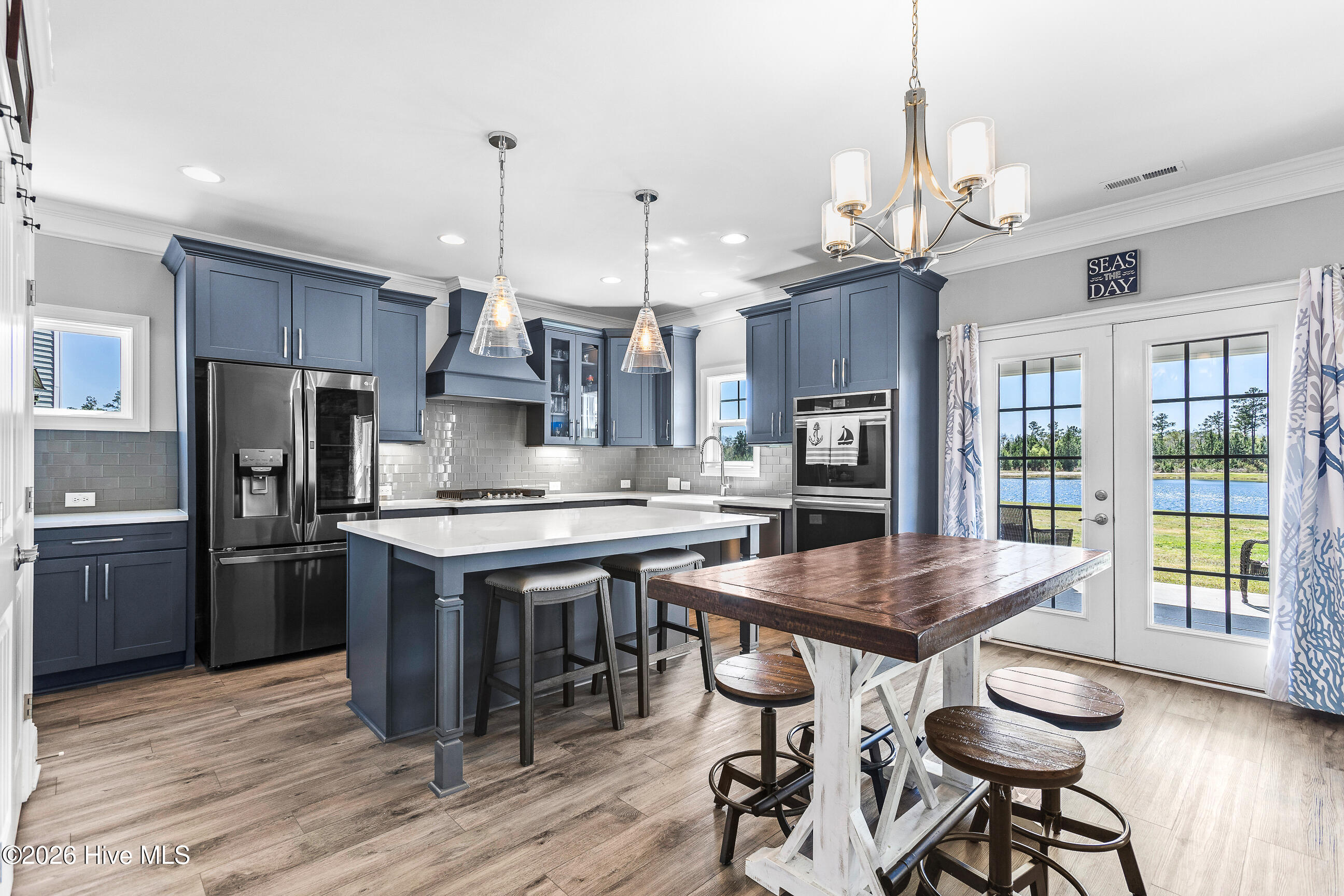 100563975 | Photo 10