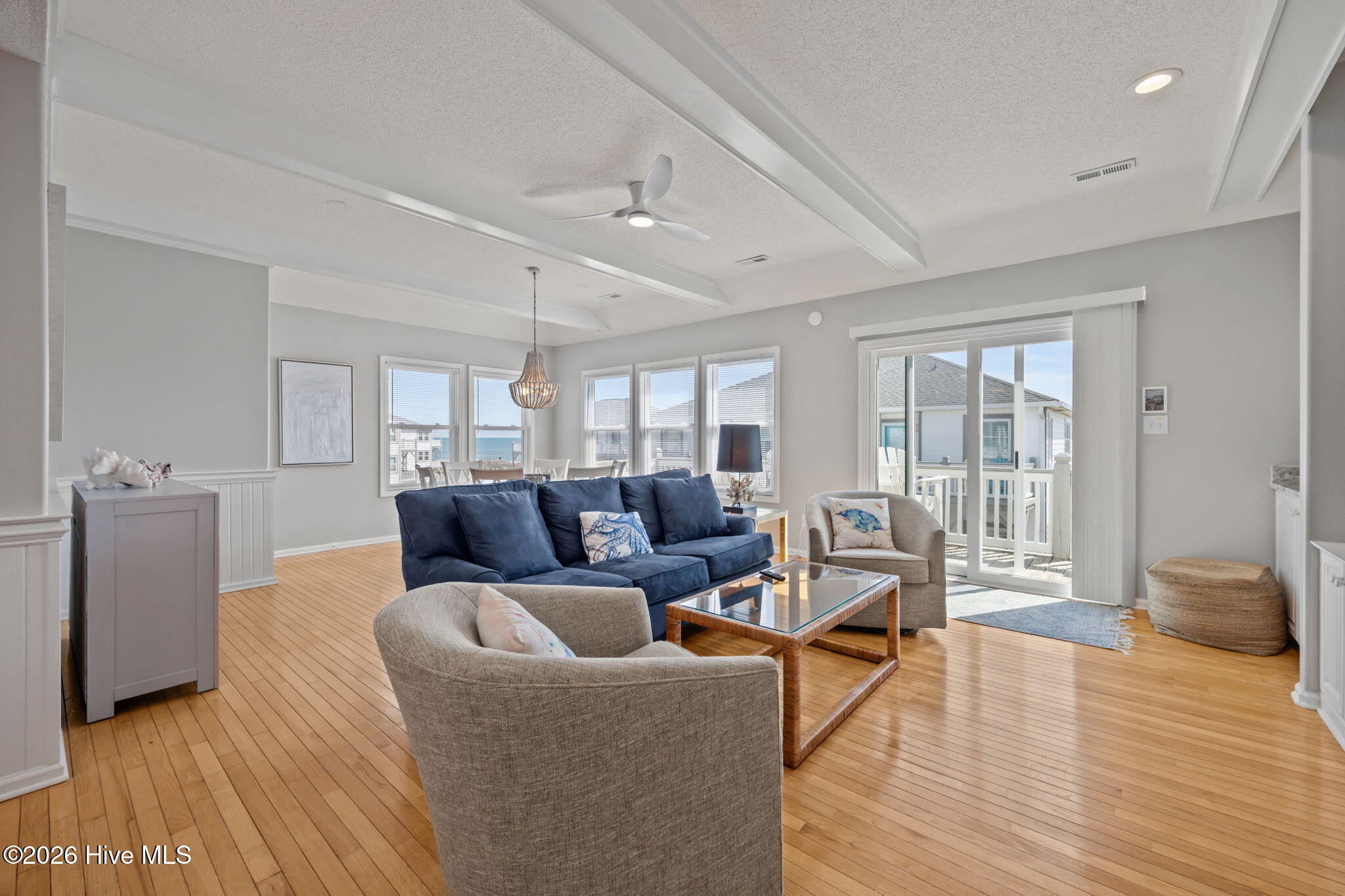 100563620 | Photo 21