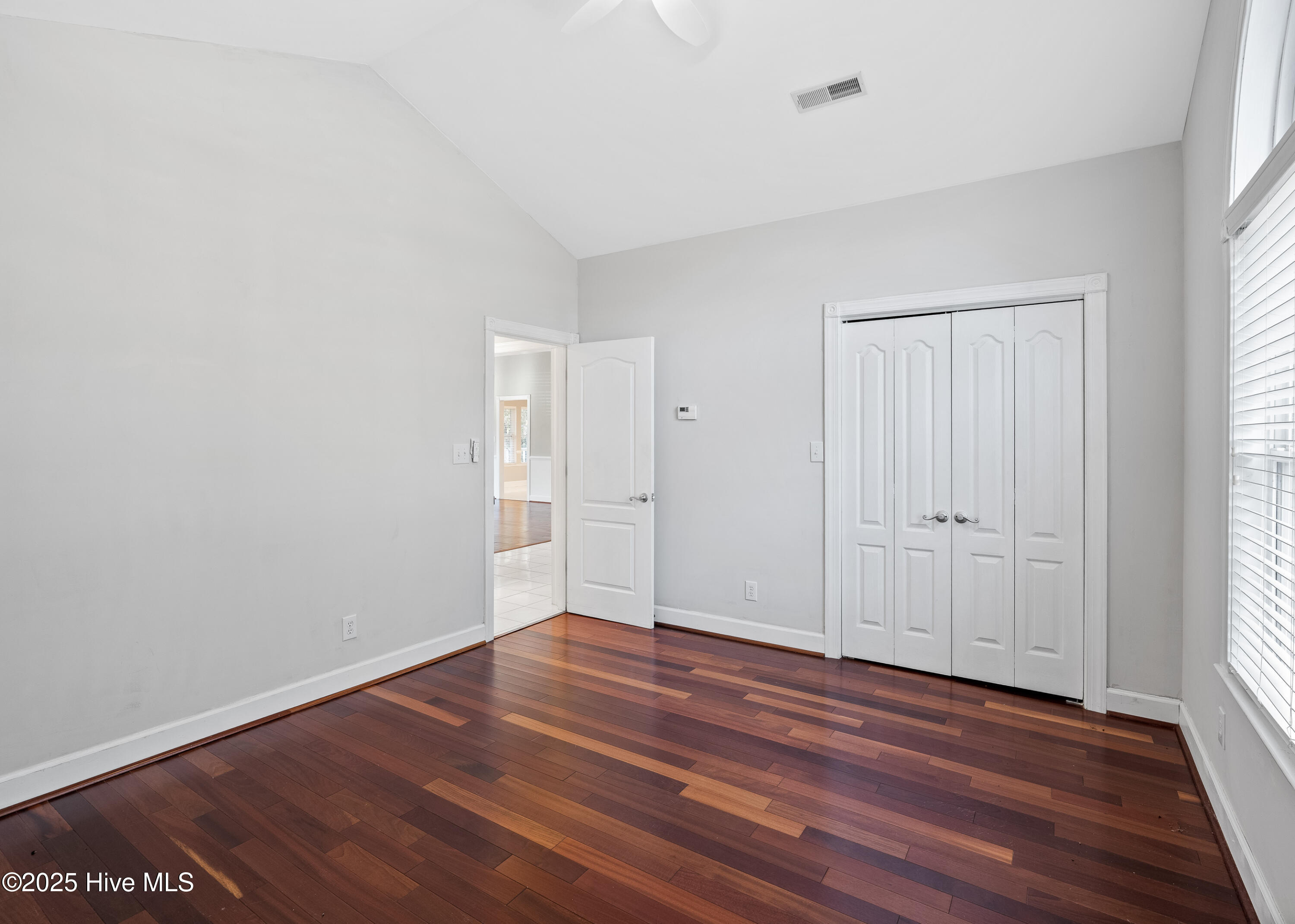 100543941 | Photo 42