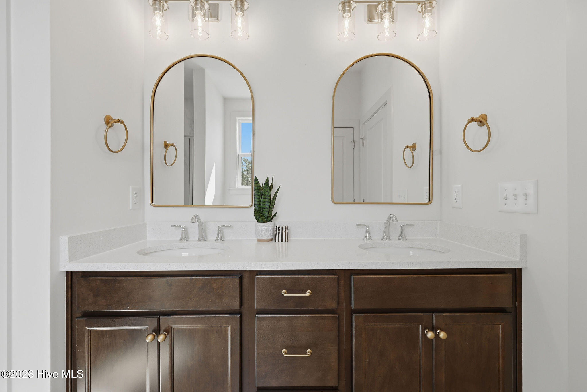 100567924 | Photo 26