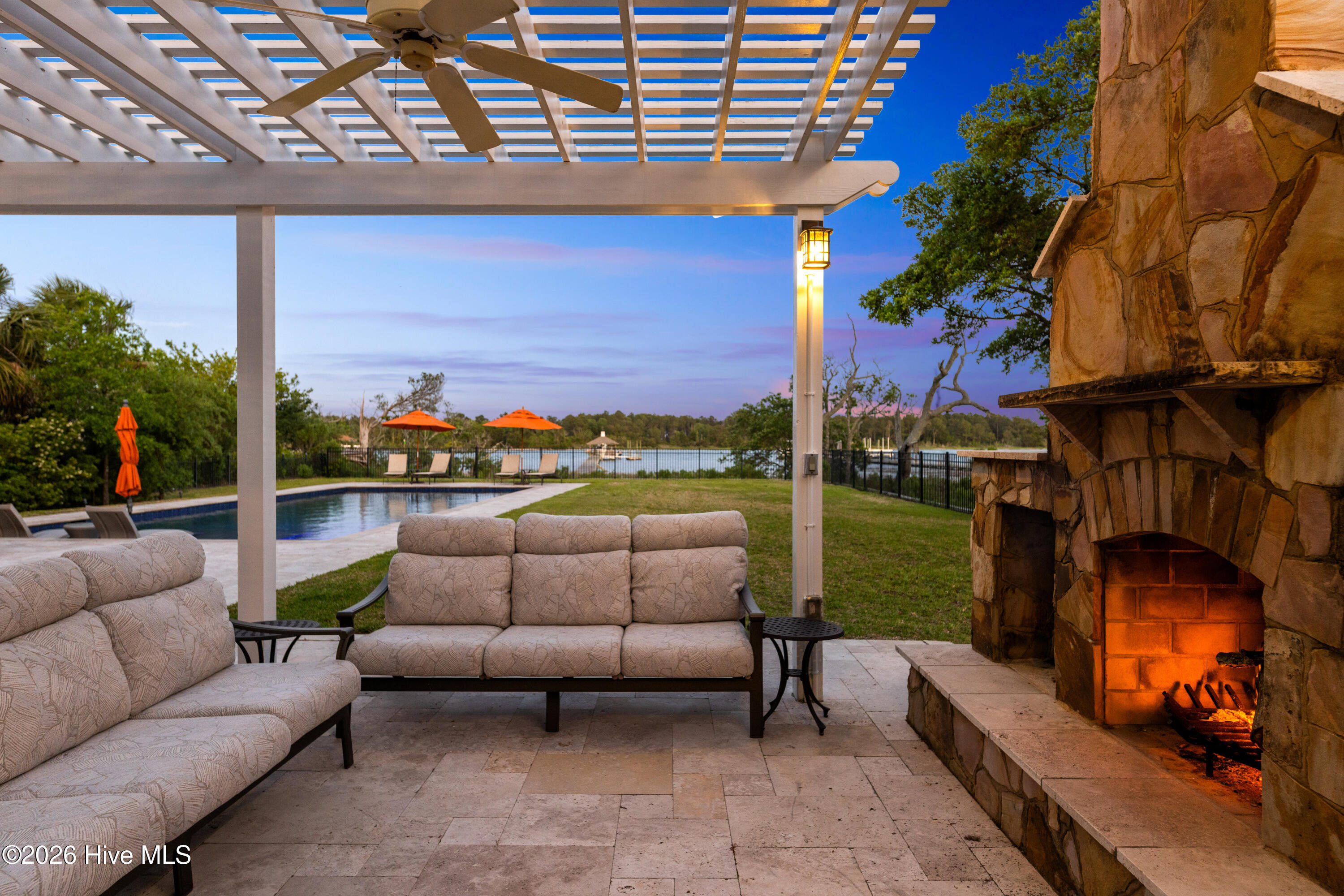 100564058 | Photo 12