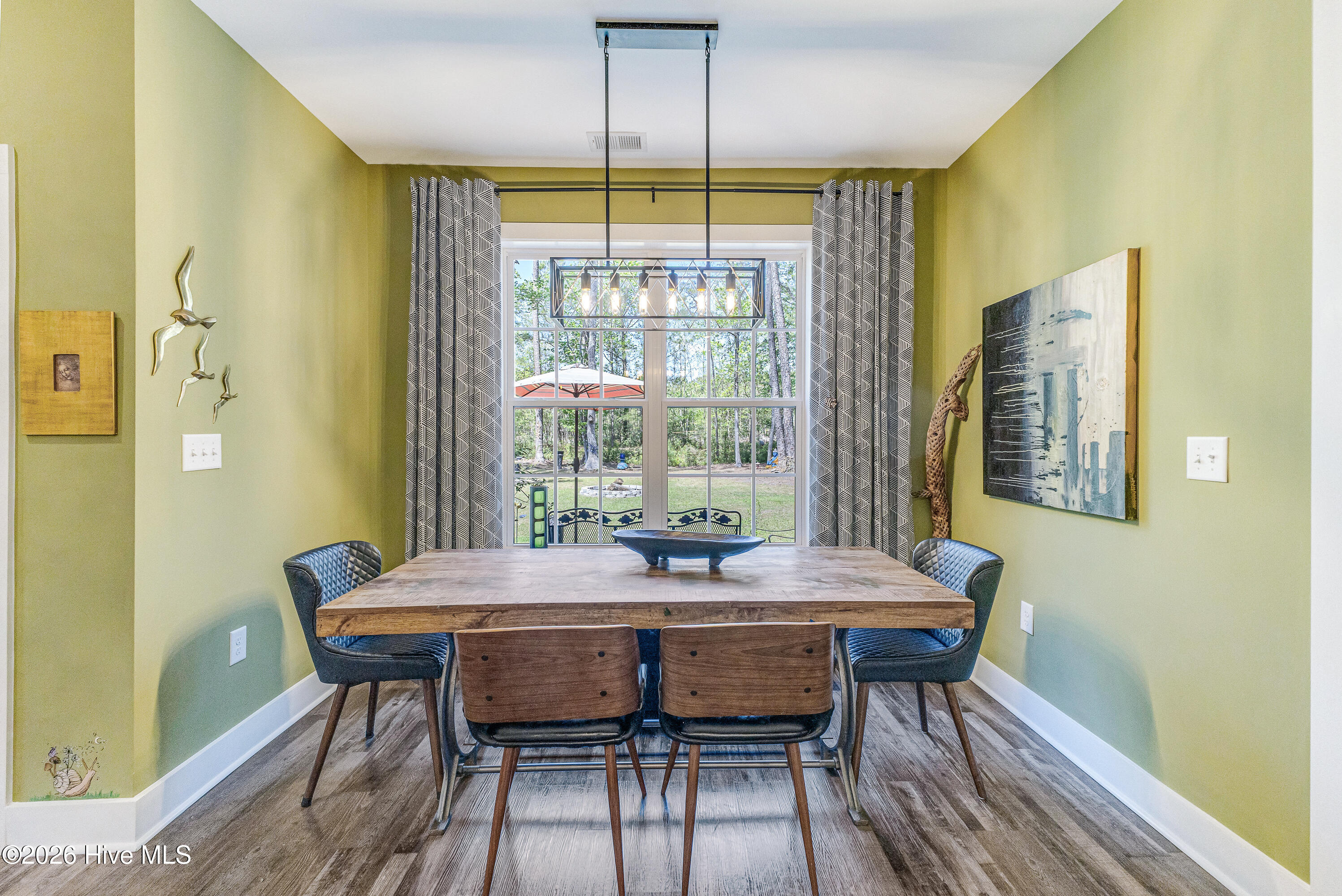 100563377 | Photo 19