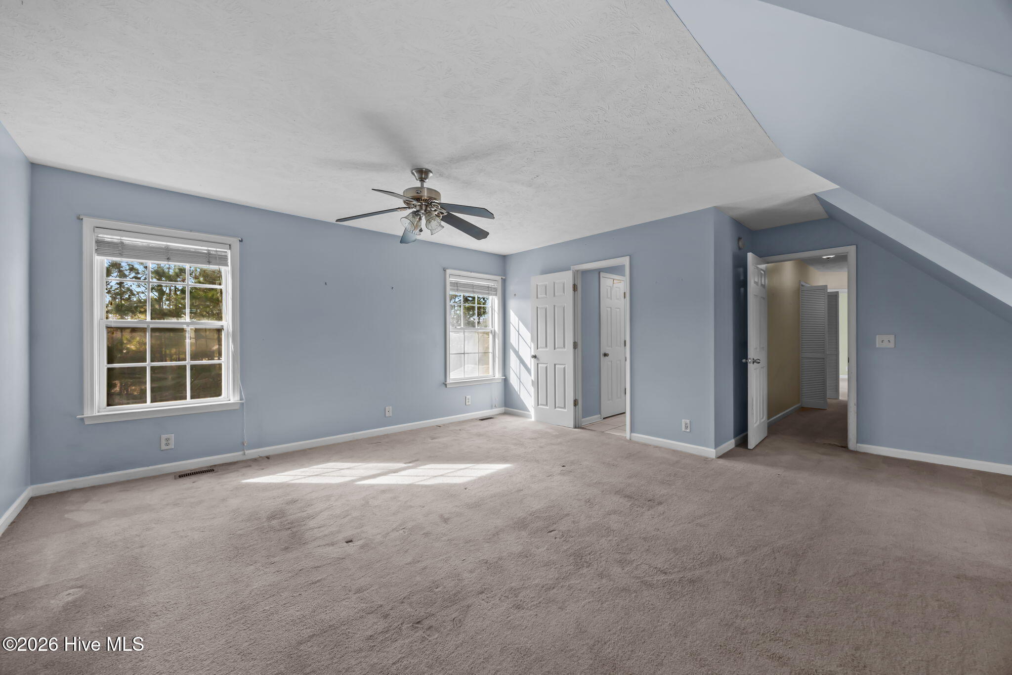 100549557 | Photo 26