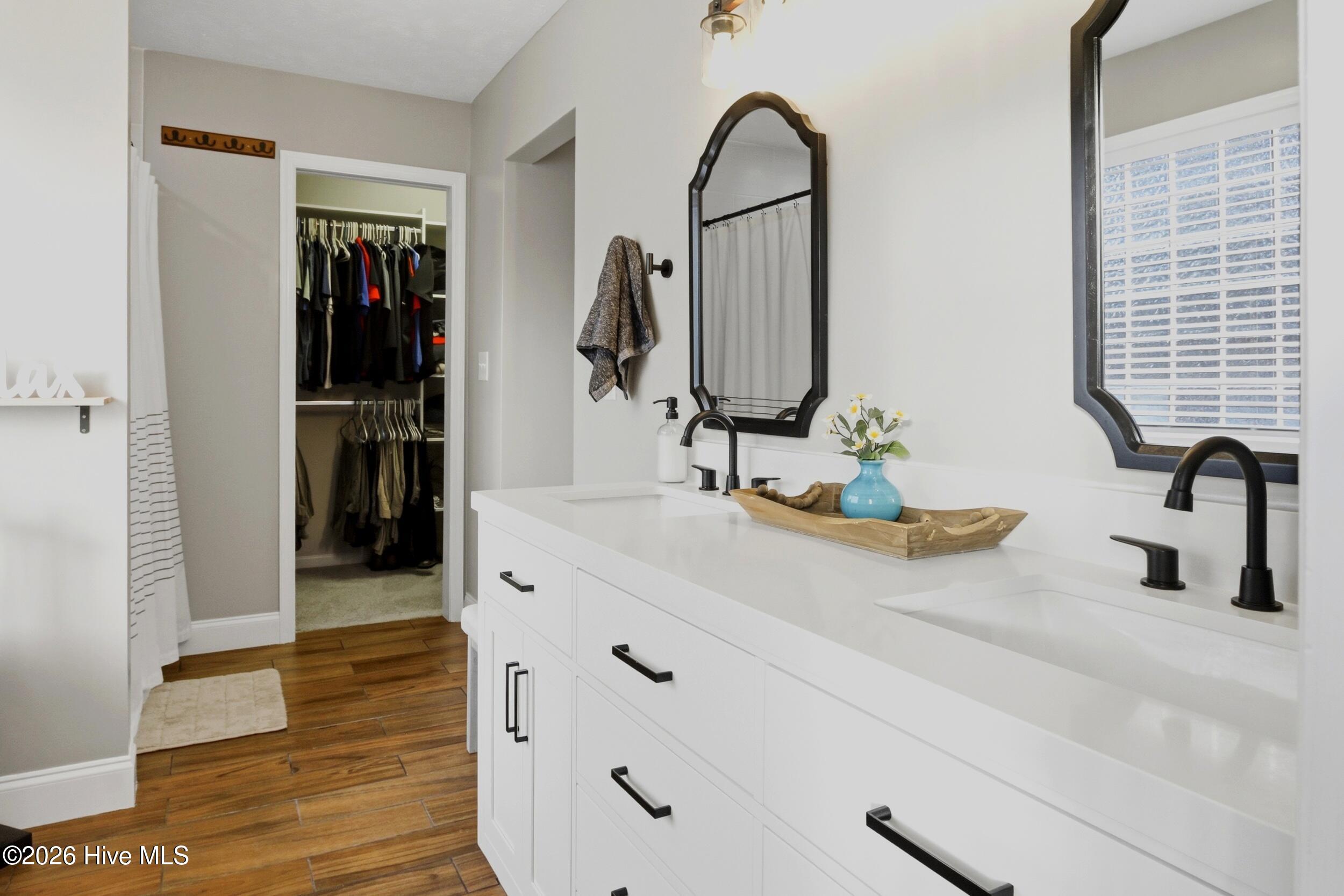 100551374 | Photo 52